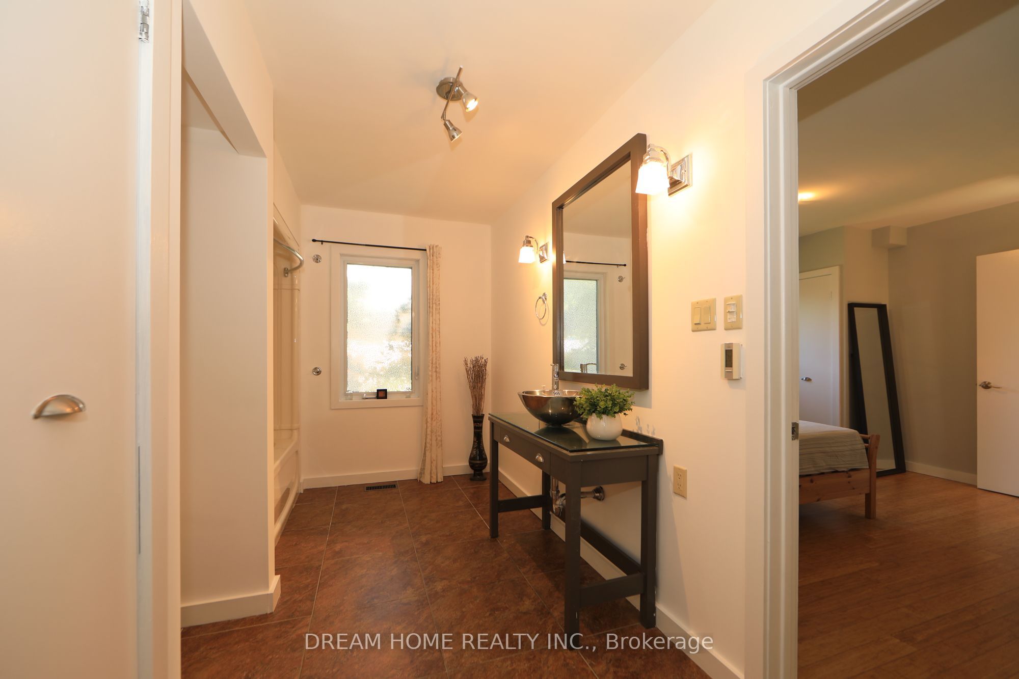 74 Lakeview Avenue Property Photo 21