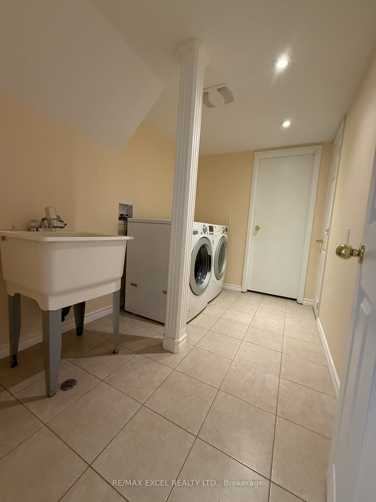 278 Ivy Jay Crescent Bsmt Property Photo 12