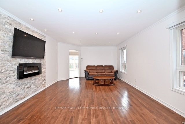 73 Laurendale Avenue Property Photo 5