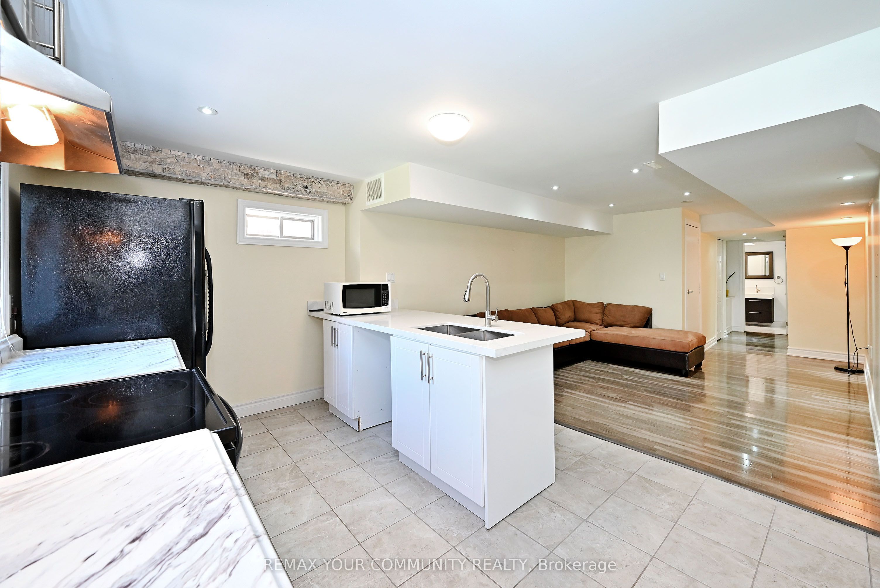 73 Laurendale Avenue Property Photo 28