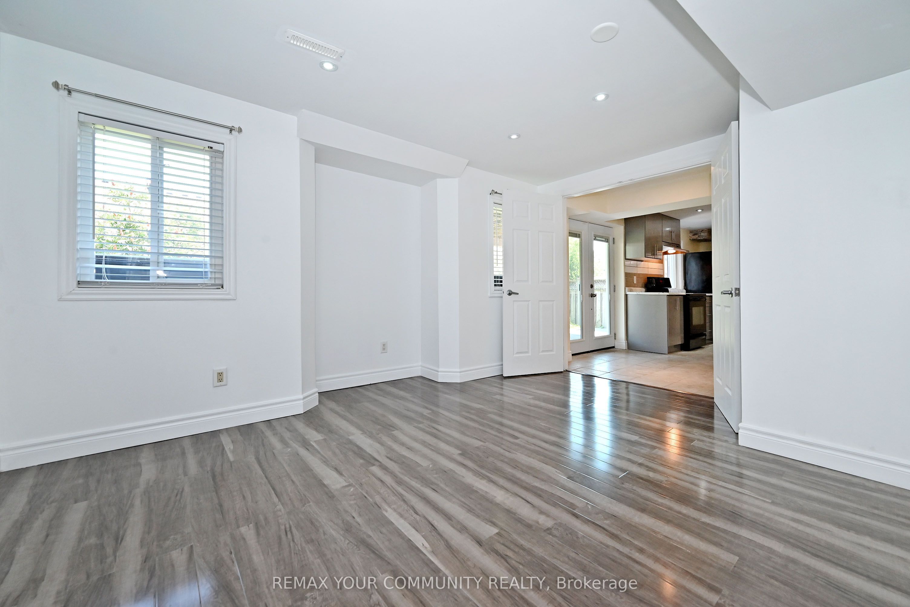 73 Laurendale Avenue Property Photo 29