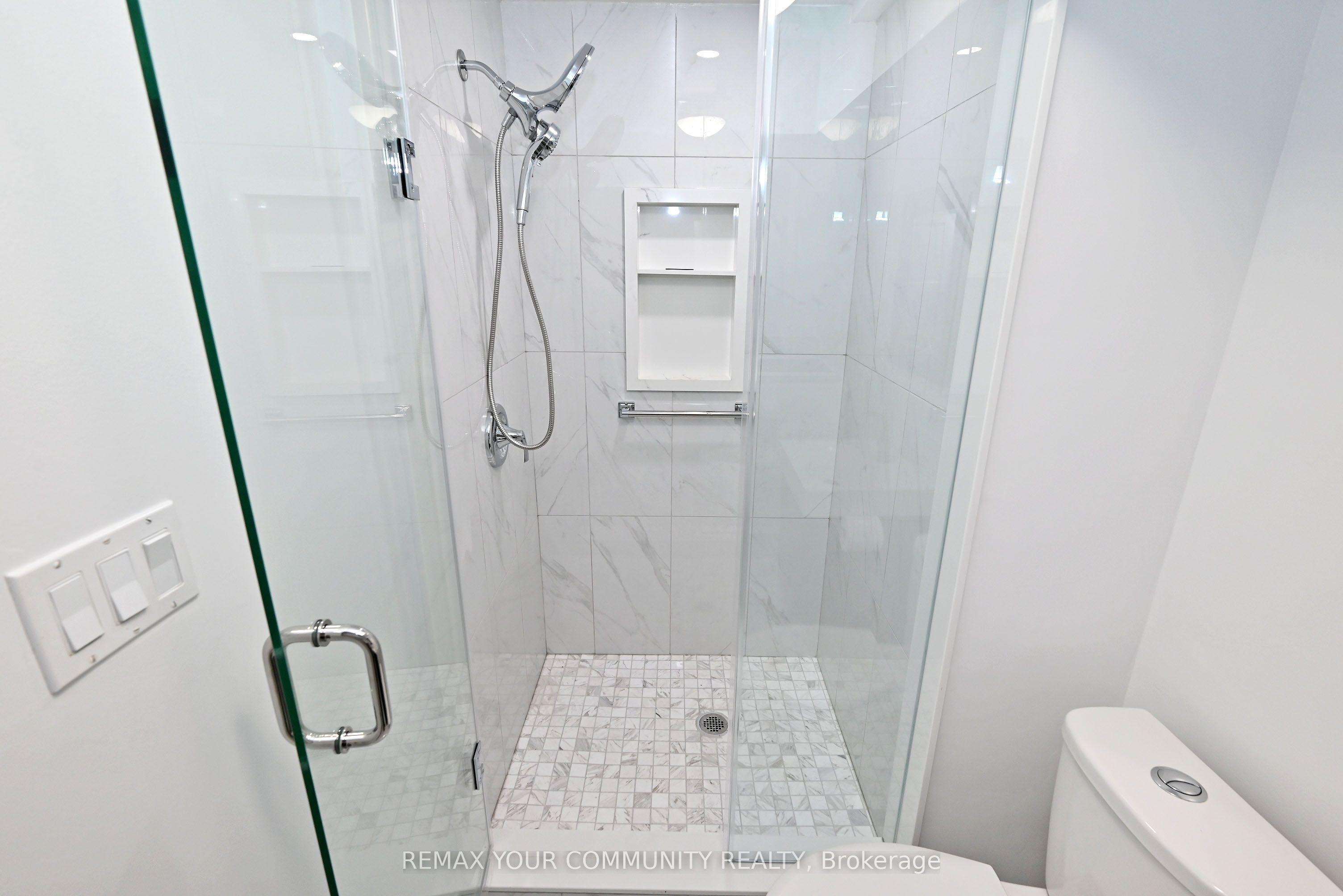 73 Laurendale Avenue Property Photo 33