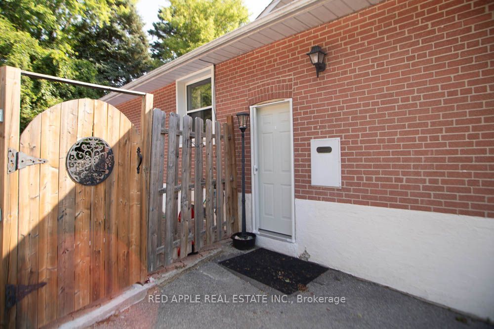 126 Longford Drive Property Photo 2