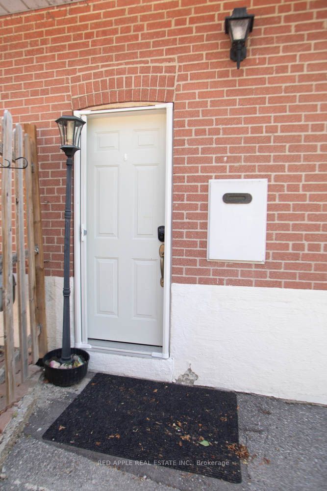 126 Longford Drive Property Photo 3