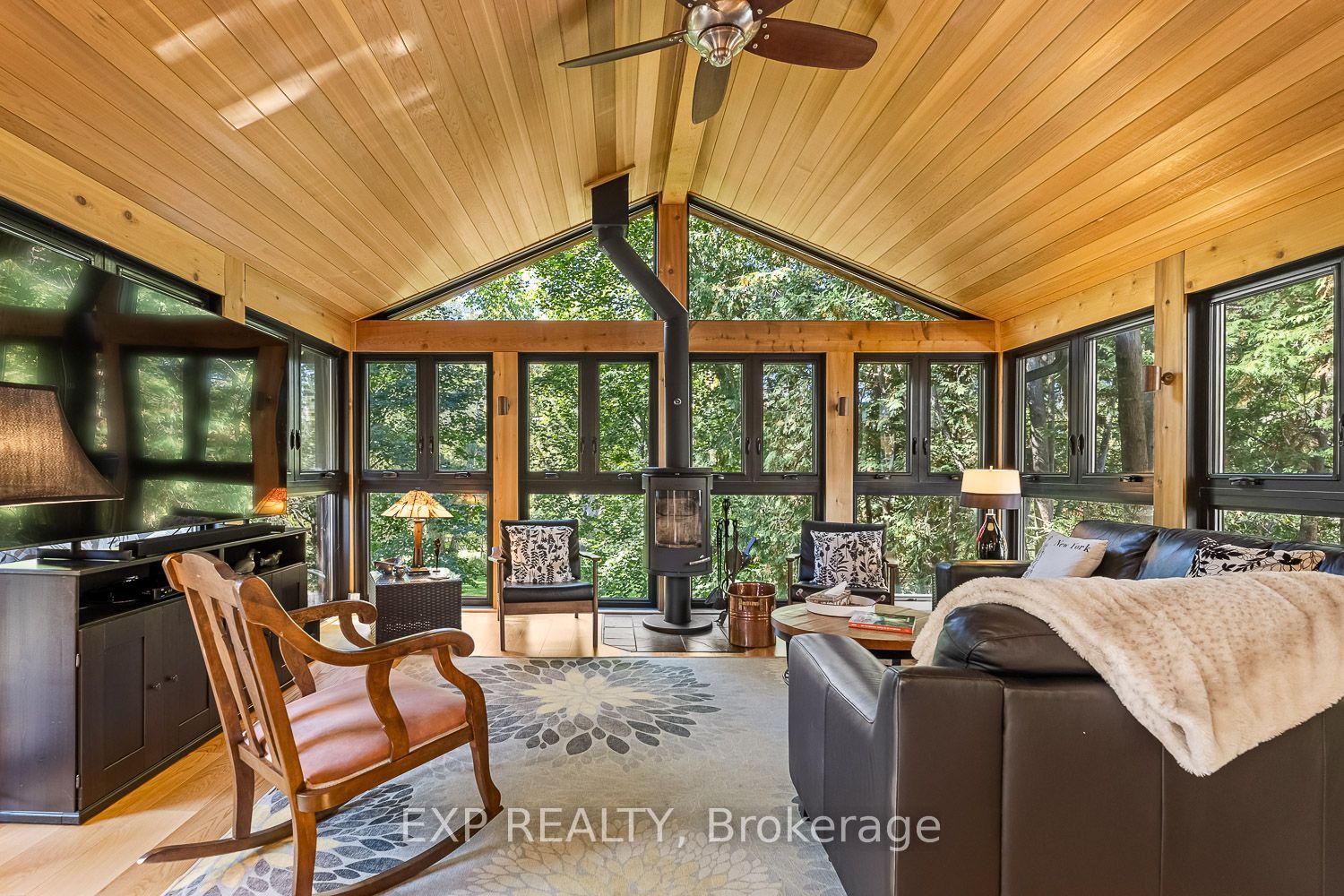 208 Lorne Avenue Property Photo 14