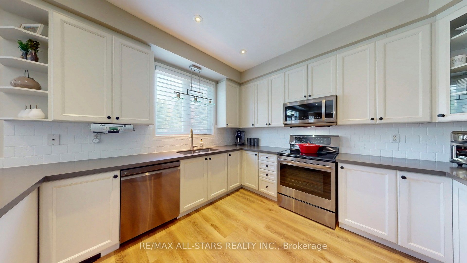 9 Confederation Drive Property Photo 17