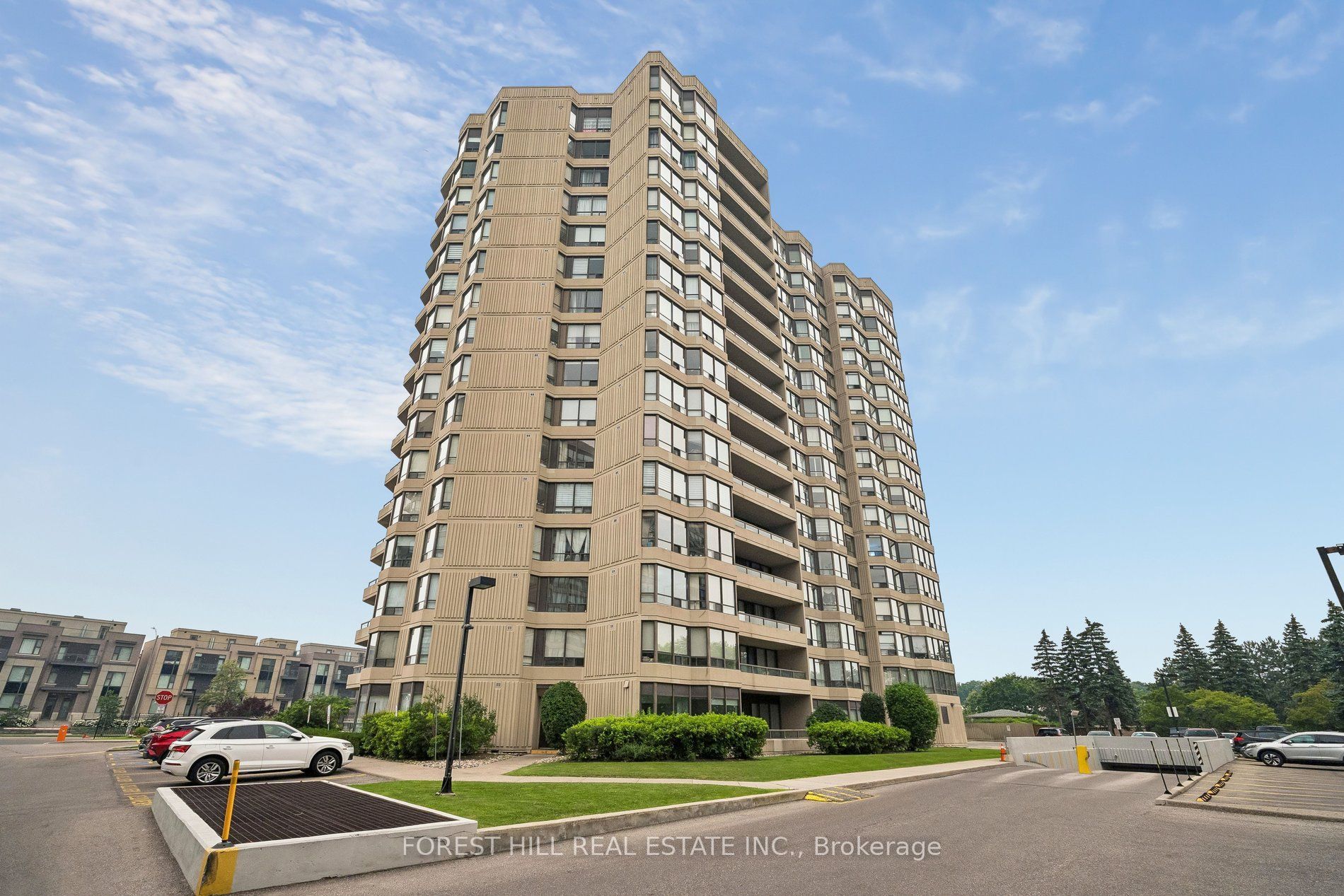 7420 Bathurst Street 101 Property Photo 1
