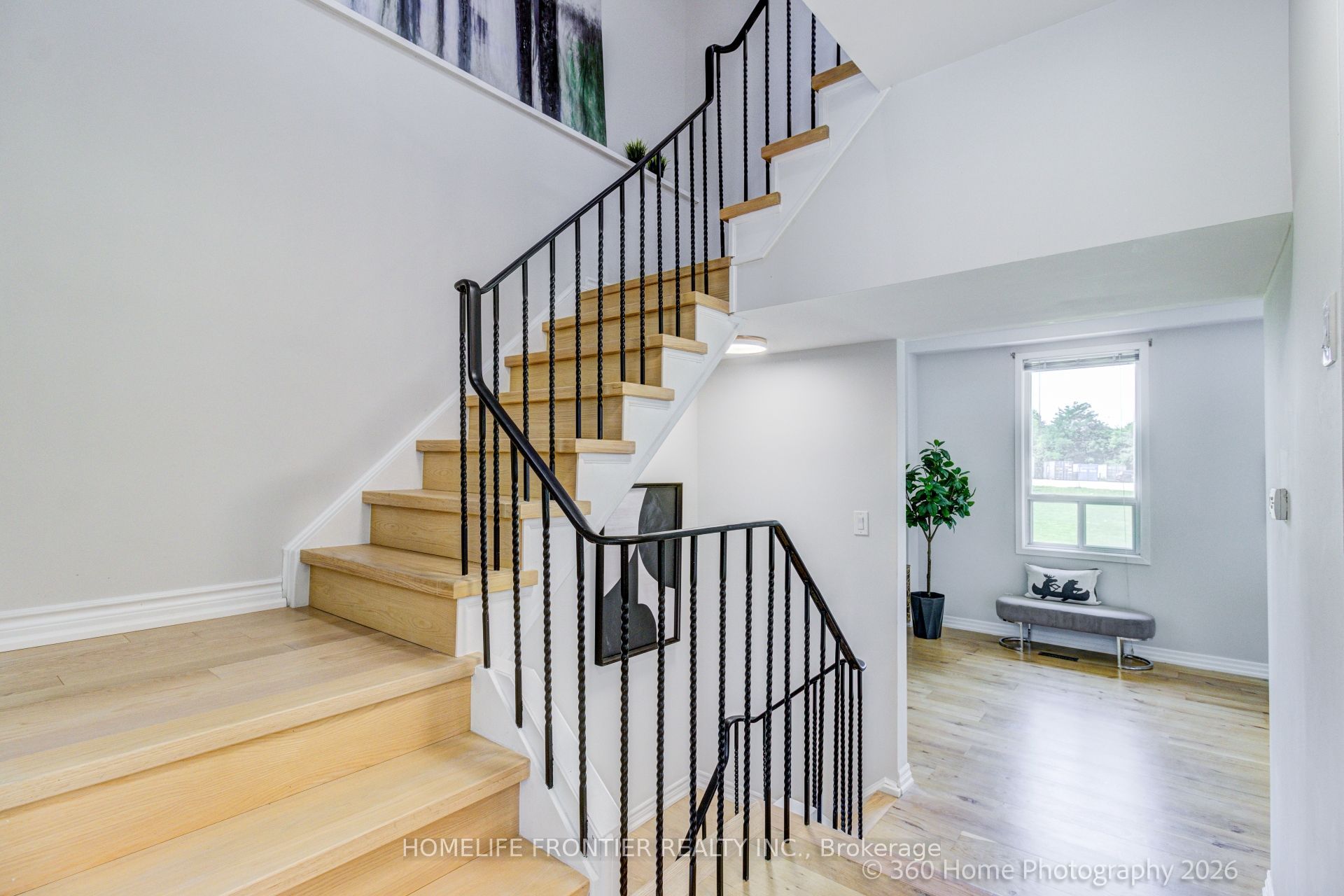 92 Poplar Crescent W Property Photo 2