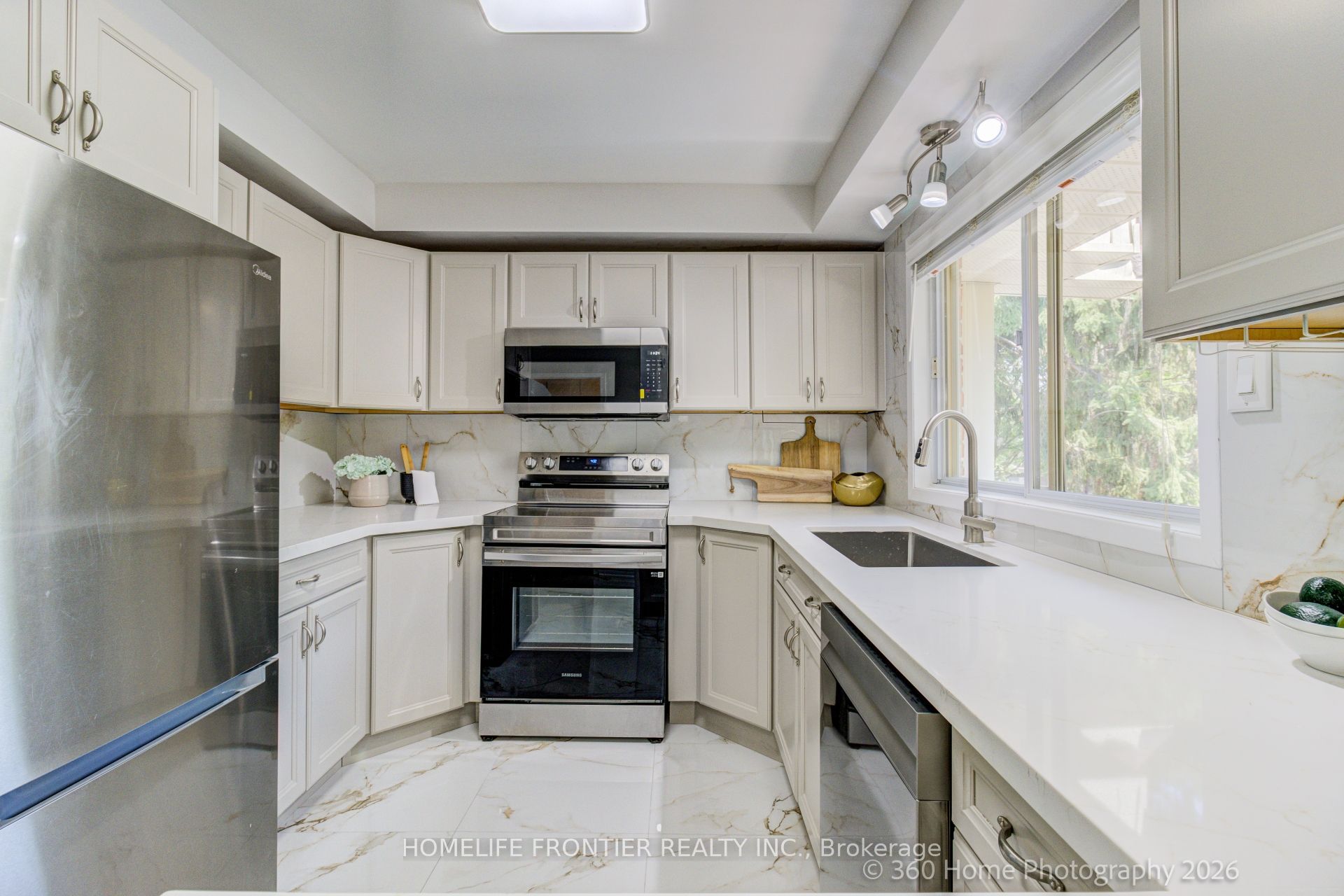 92 Poplar Crescent W Property Photo 8