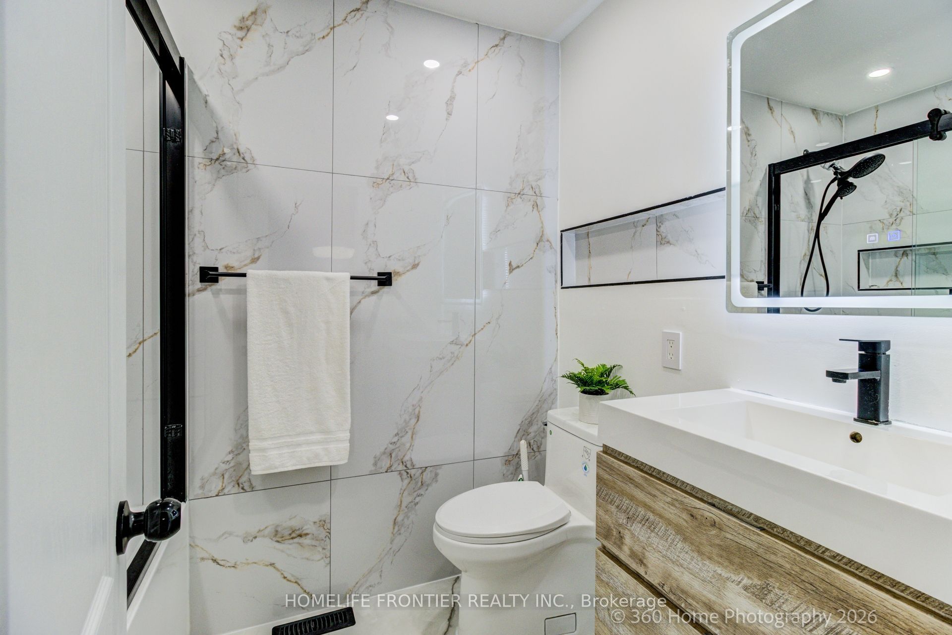 92 Poplar Crescent W Property Photo 24