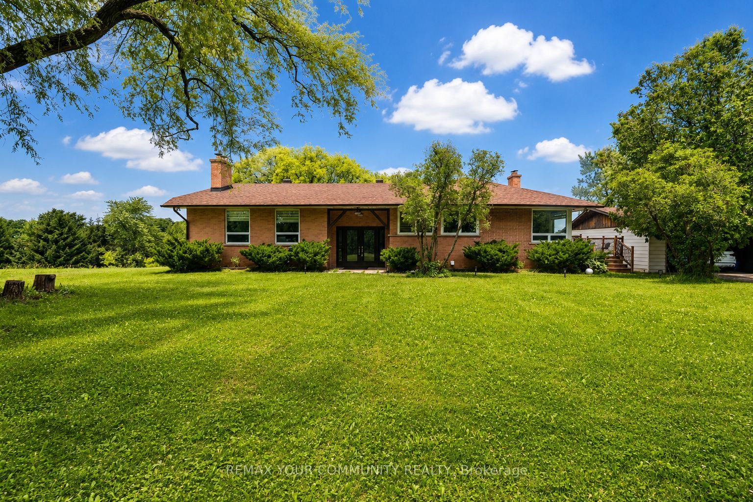 2950 17th Side Road Property Photo 1