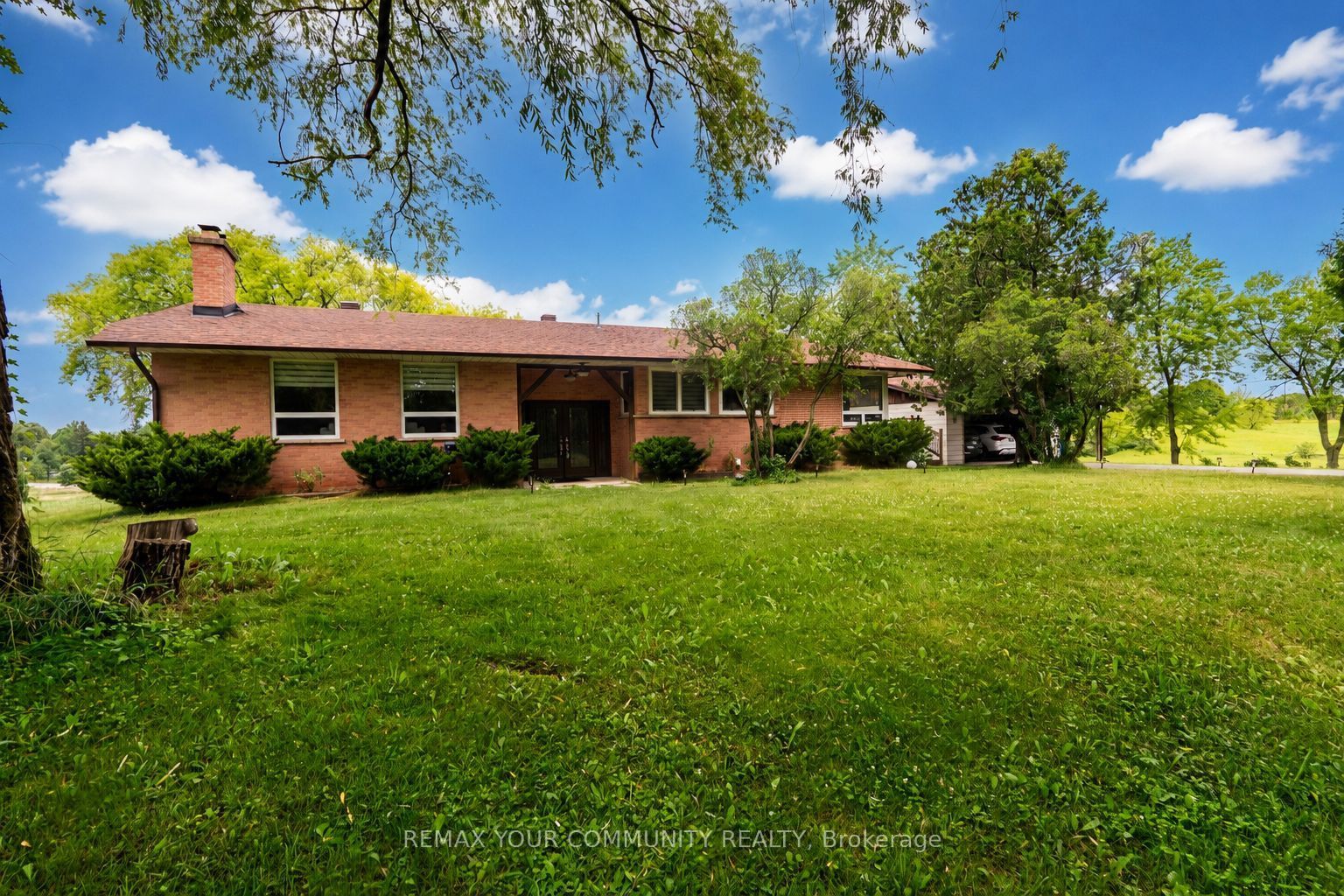2950 17th Side Road Property Photo 2