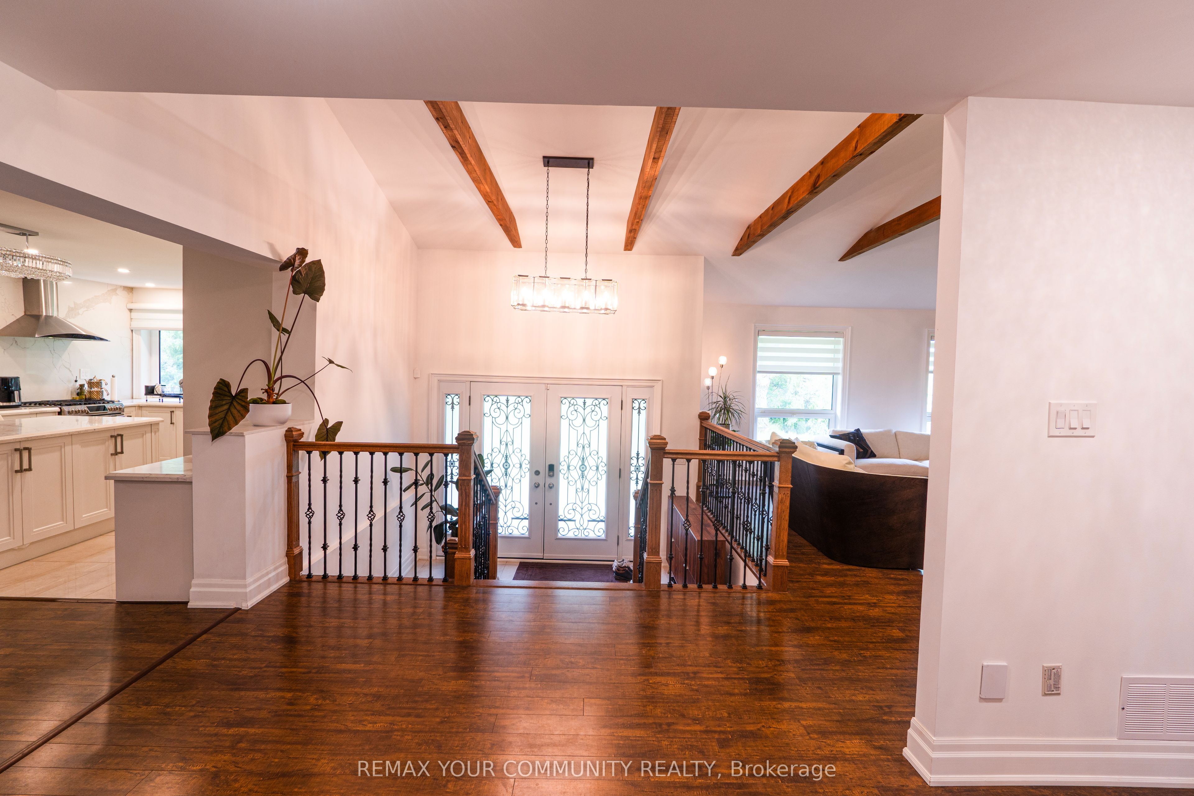 2950 17th Side Road Property Photo 9