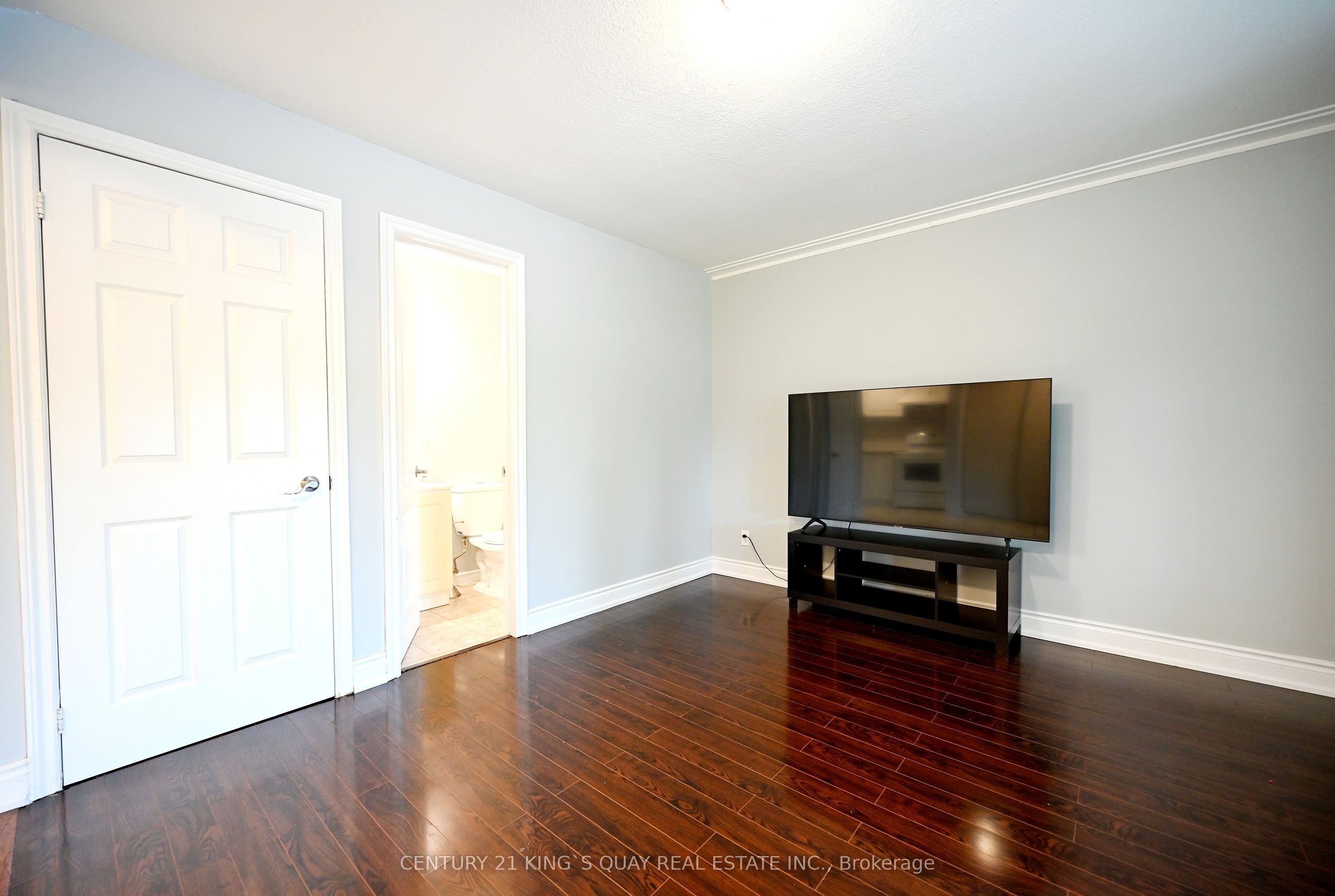 2 Robinson Street Property Photo 10