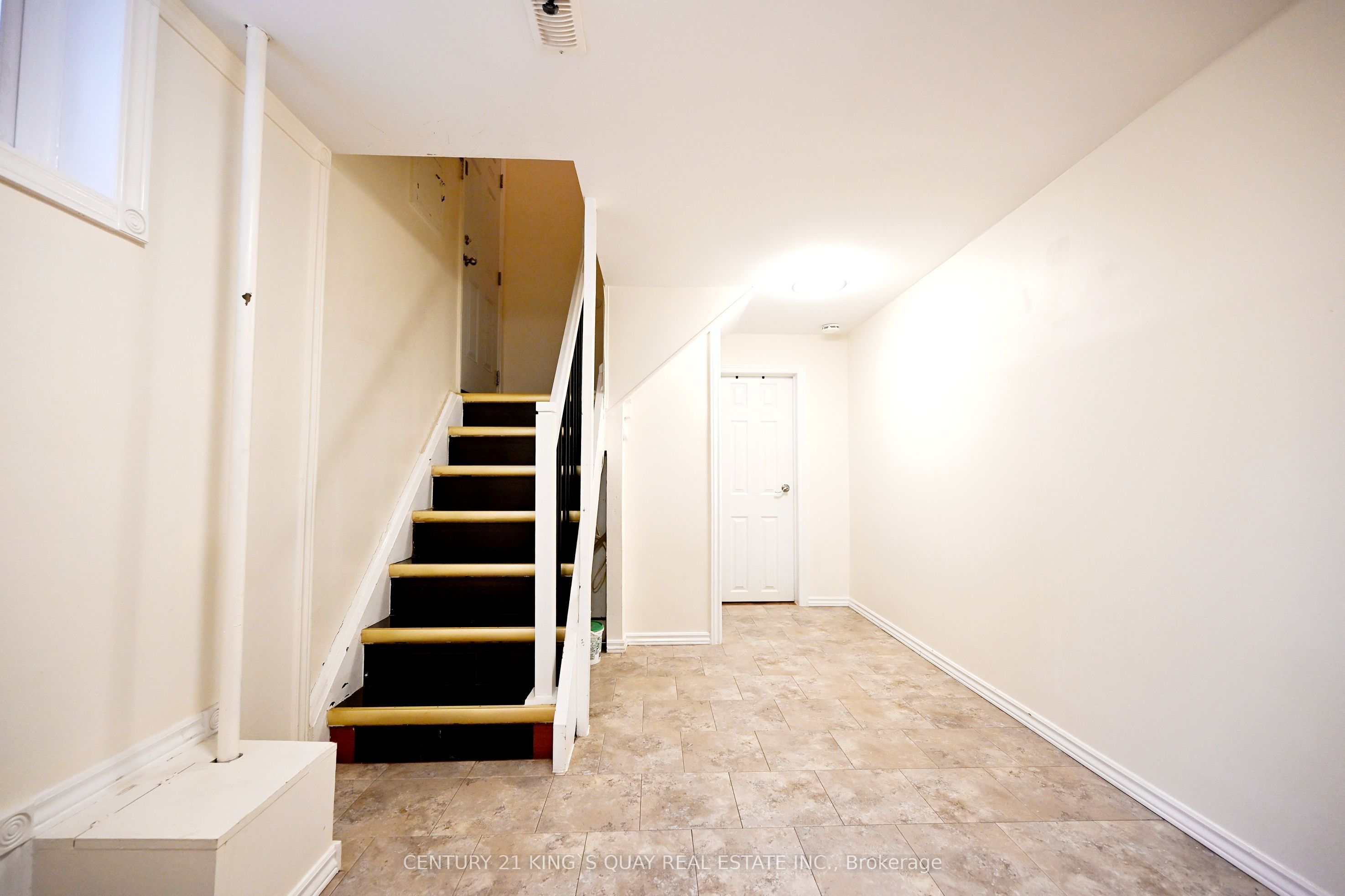 2 Robinson Street Property Photo 28