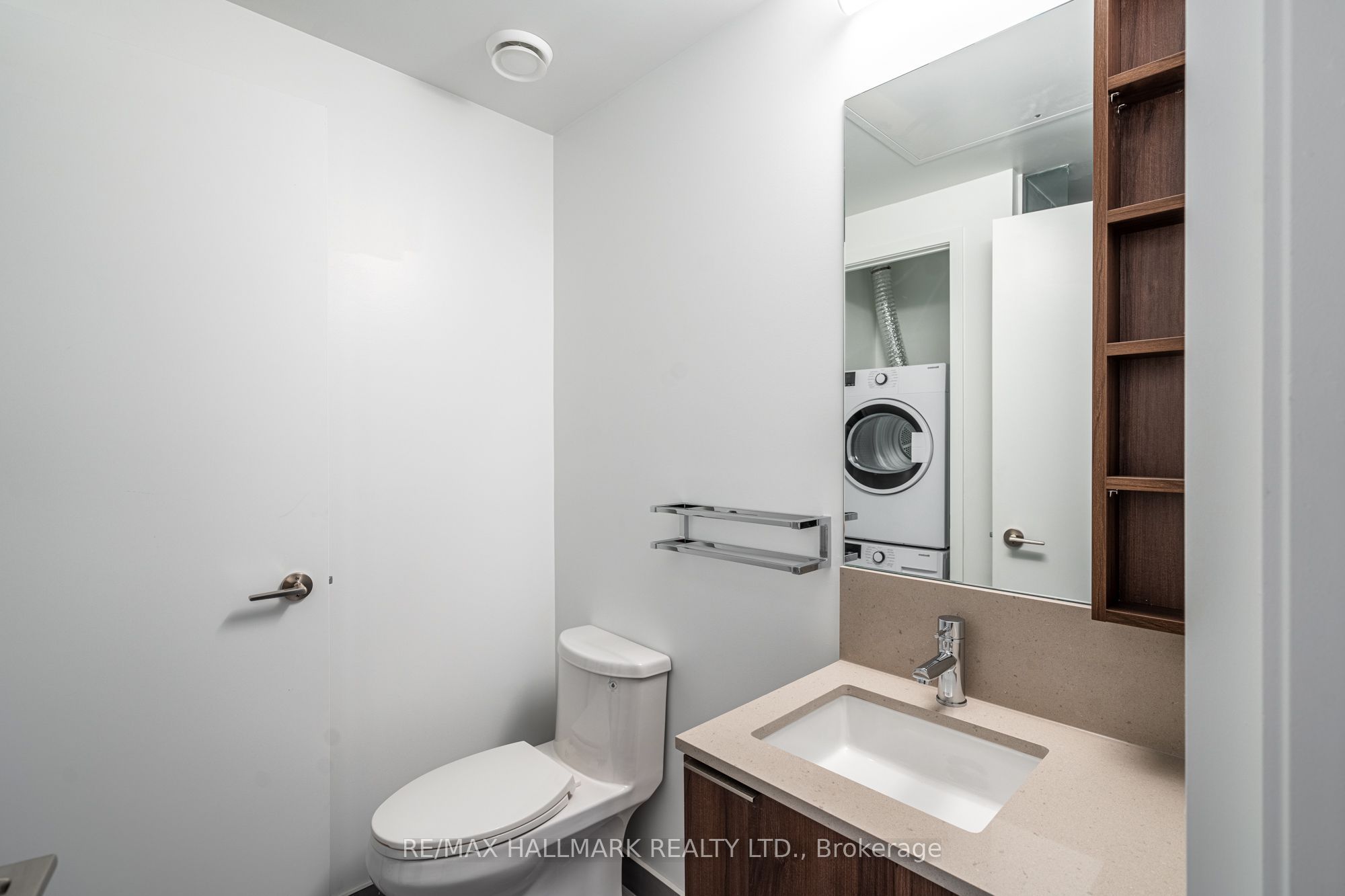 1000 Portage Parkway E 311 Property Photo 11