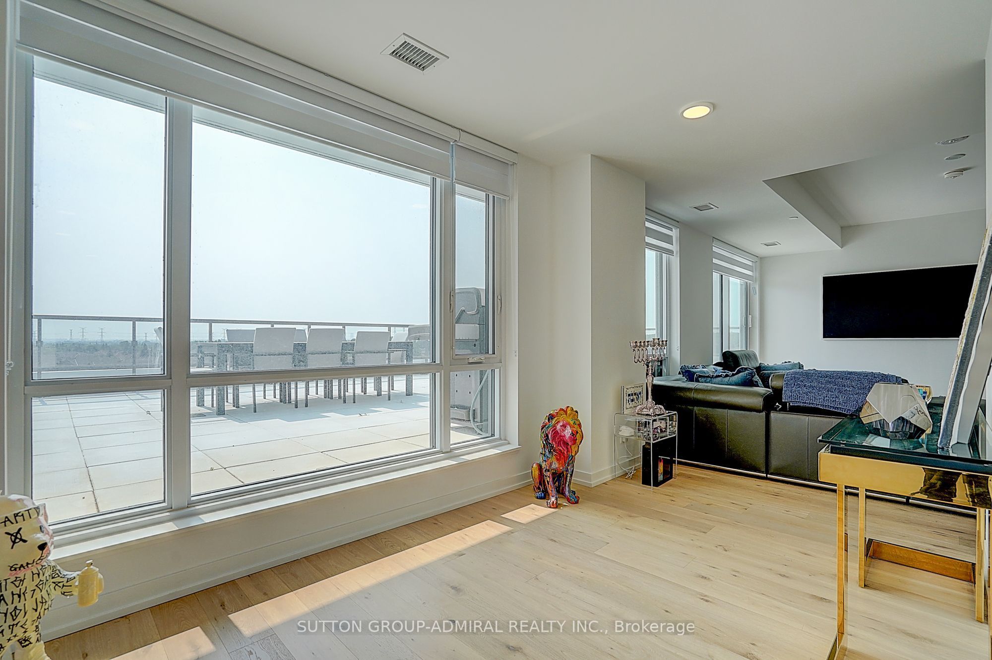 8 Beverley Glen Boulevard 712 Property Photo 7