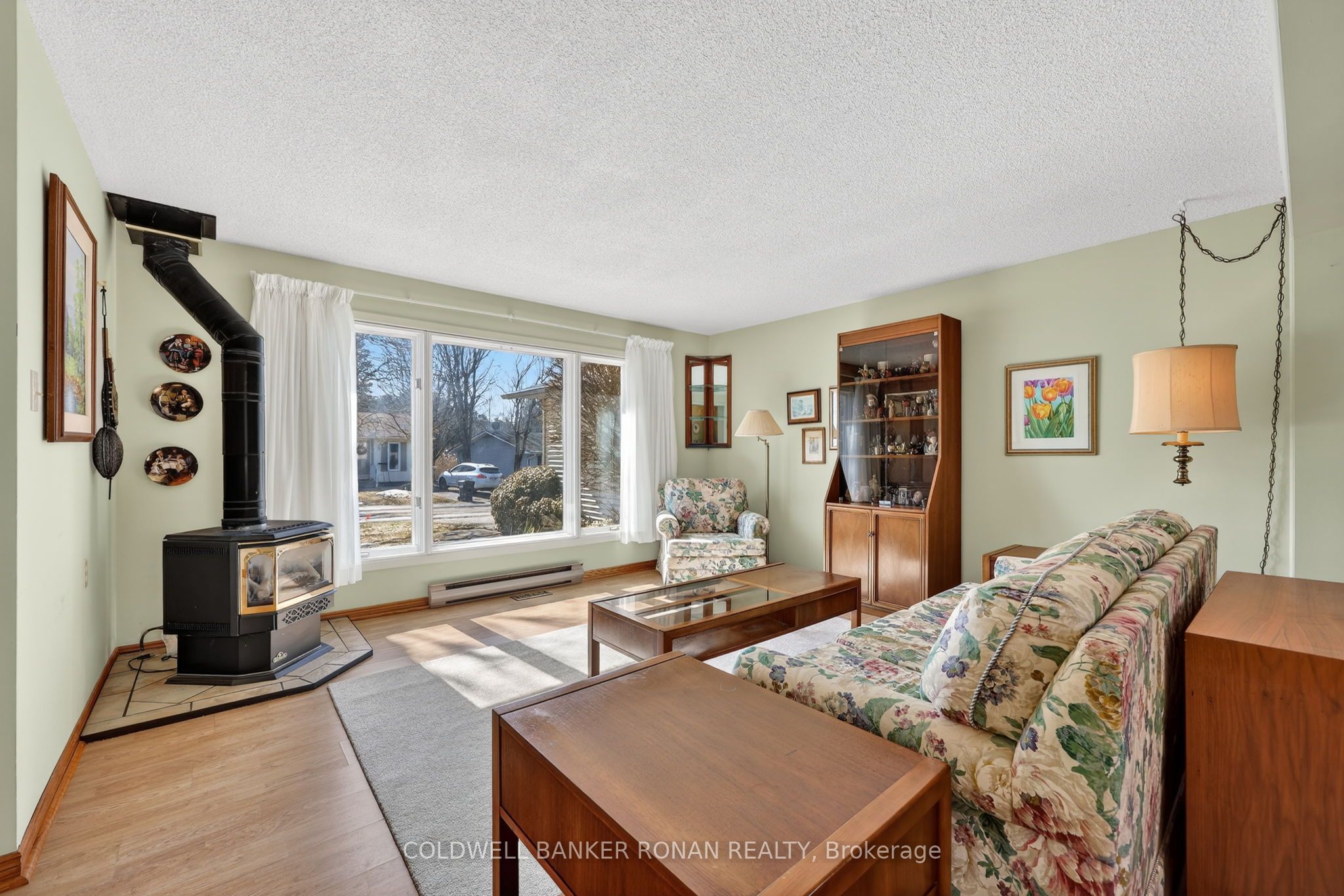 4 Tecumseth Pines Drive Property Photo 6