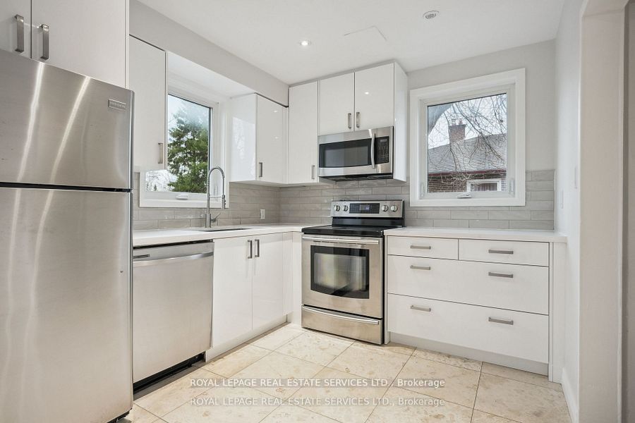 256 Zelda Crescent Property Photo 8