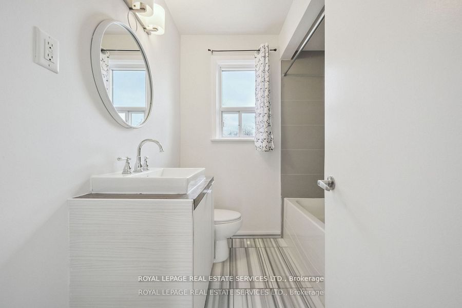 256 Zelda Crescent Property Photo 10
