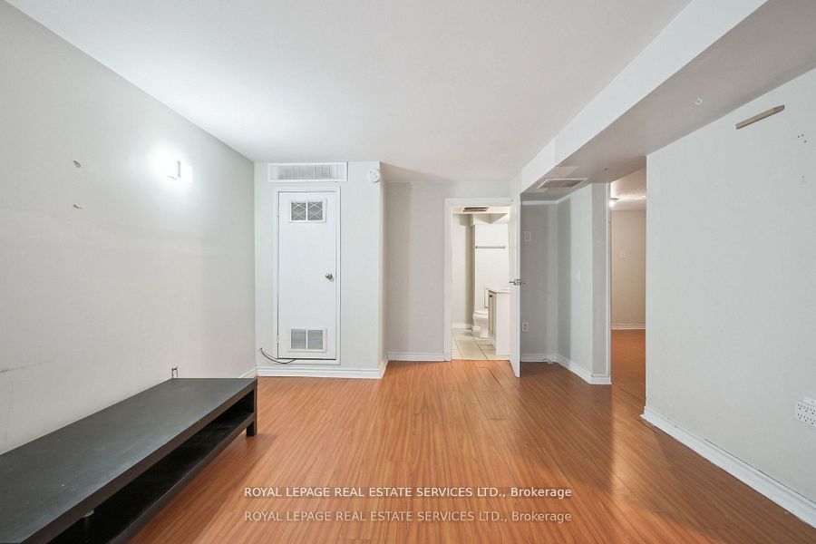 256 Zelda Crescent Property Photo 20