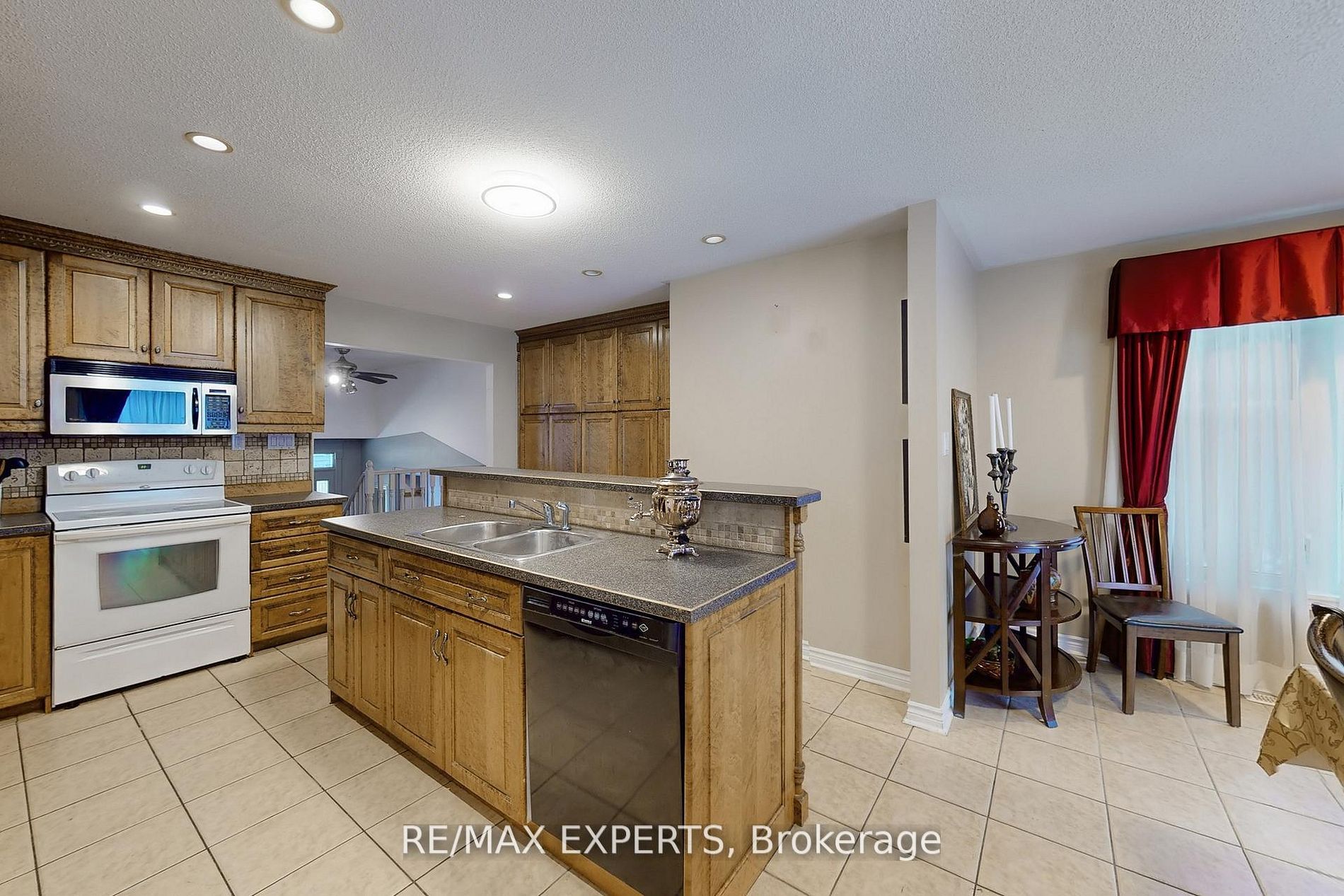 3180 Fleming Boulevard Property Photo 11