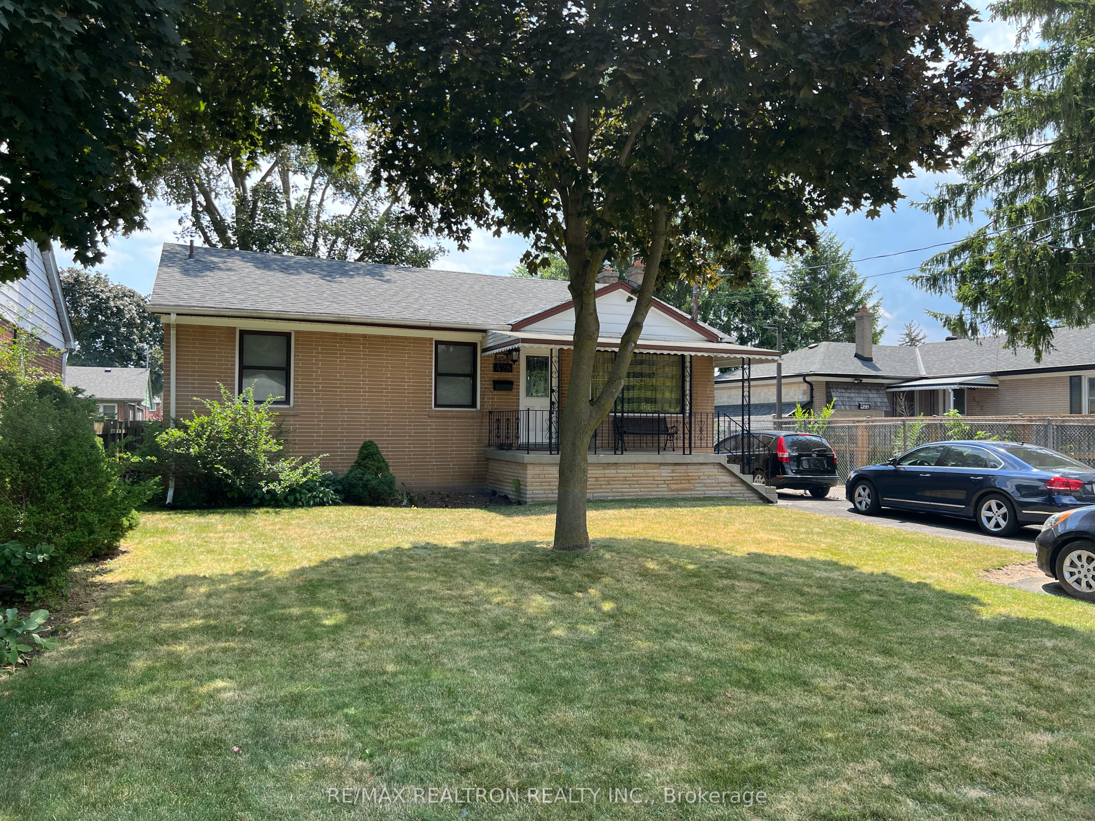 428 Paliser Crescent N Property Photo 1