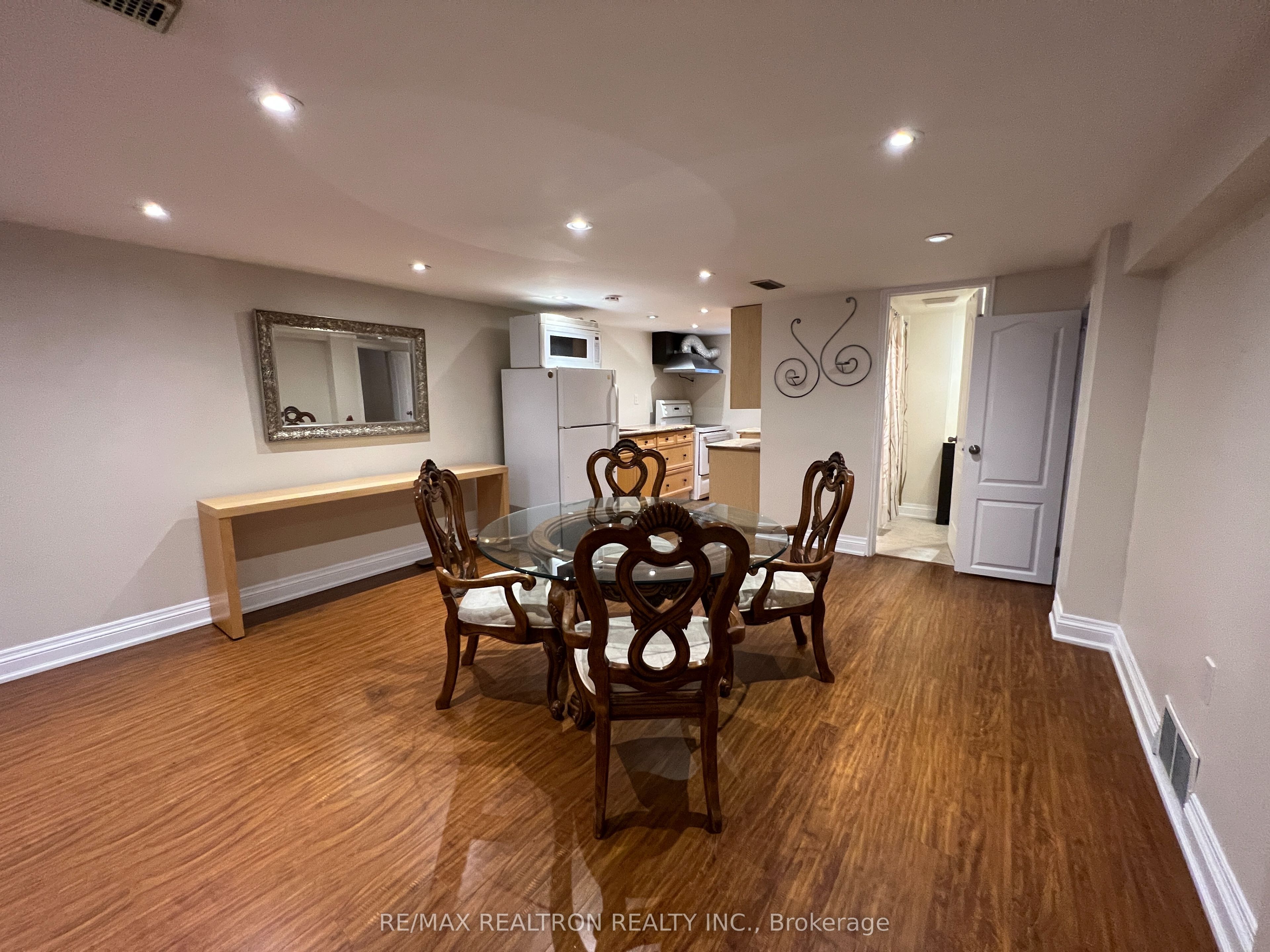 428 Paliser Crescent N Property Photo 4