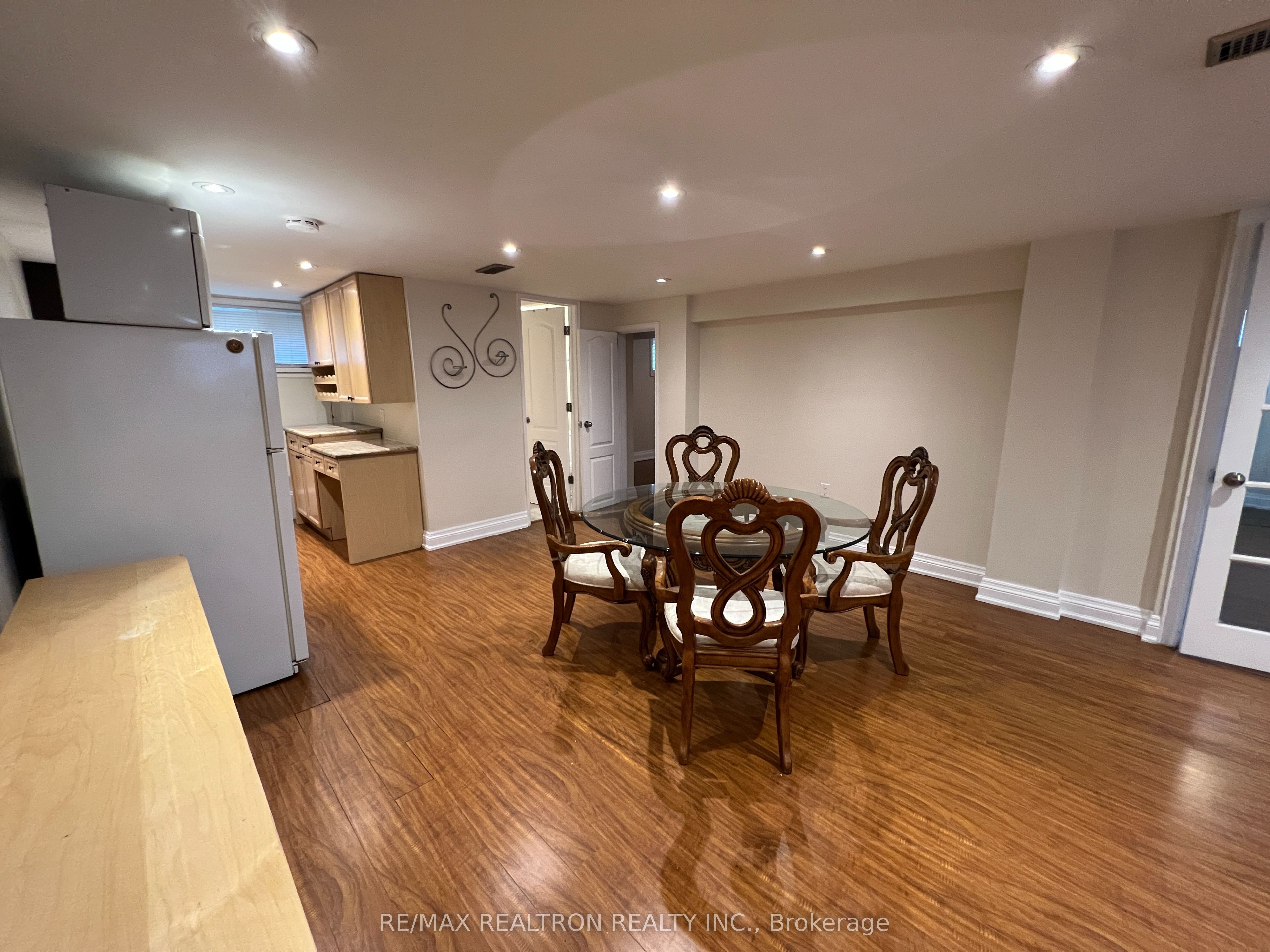 428 Paliser Crescent N Property Photo 5