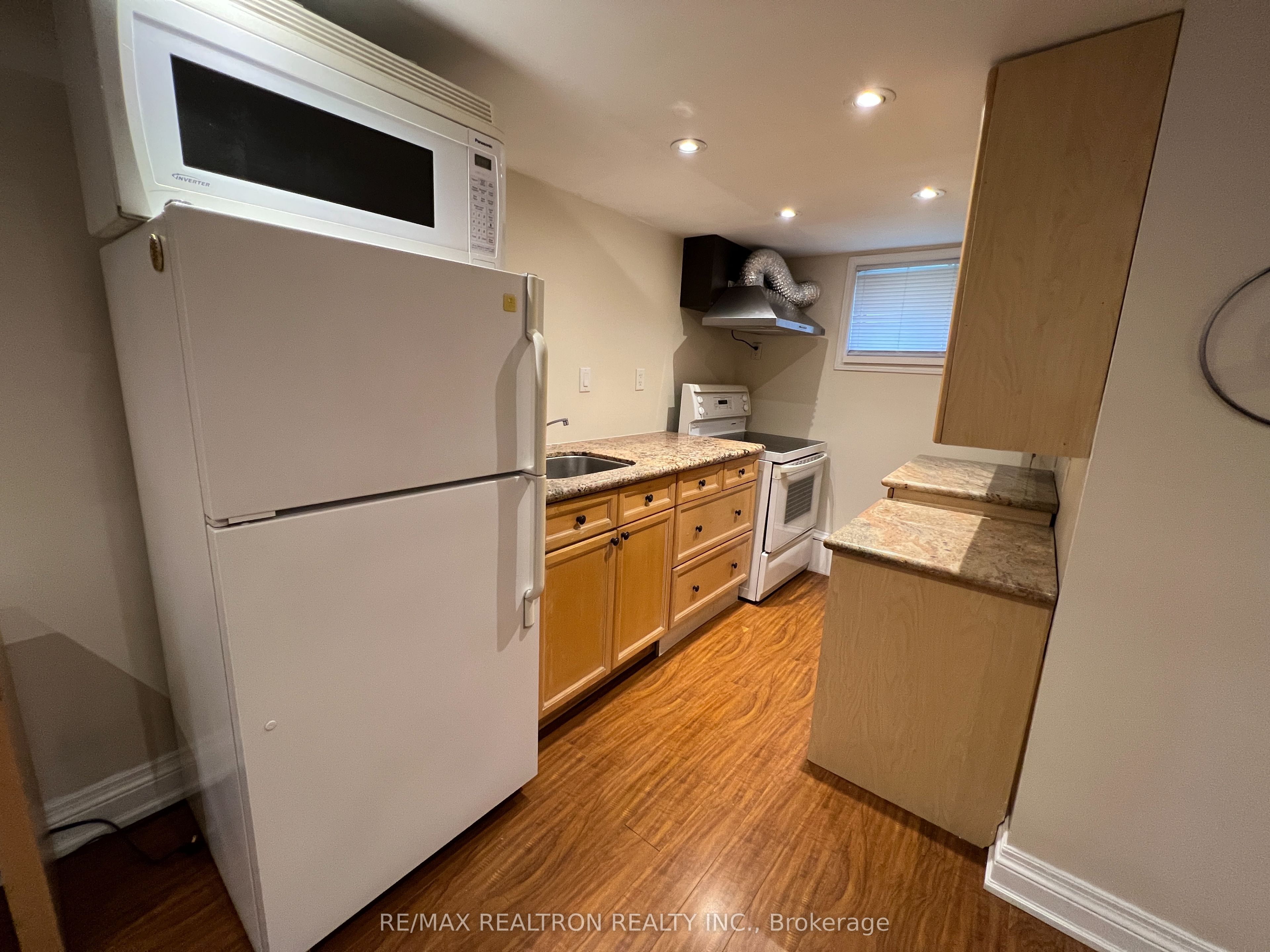 428 Paliser Crescent N Property Photo 6
