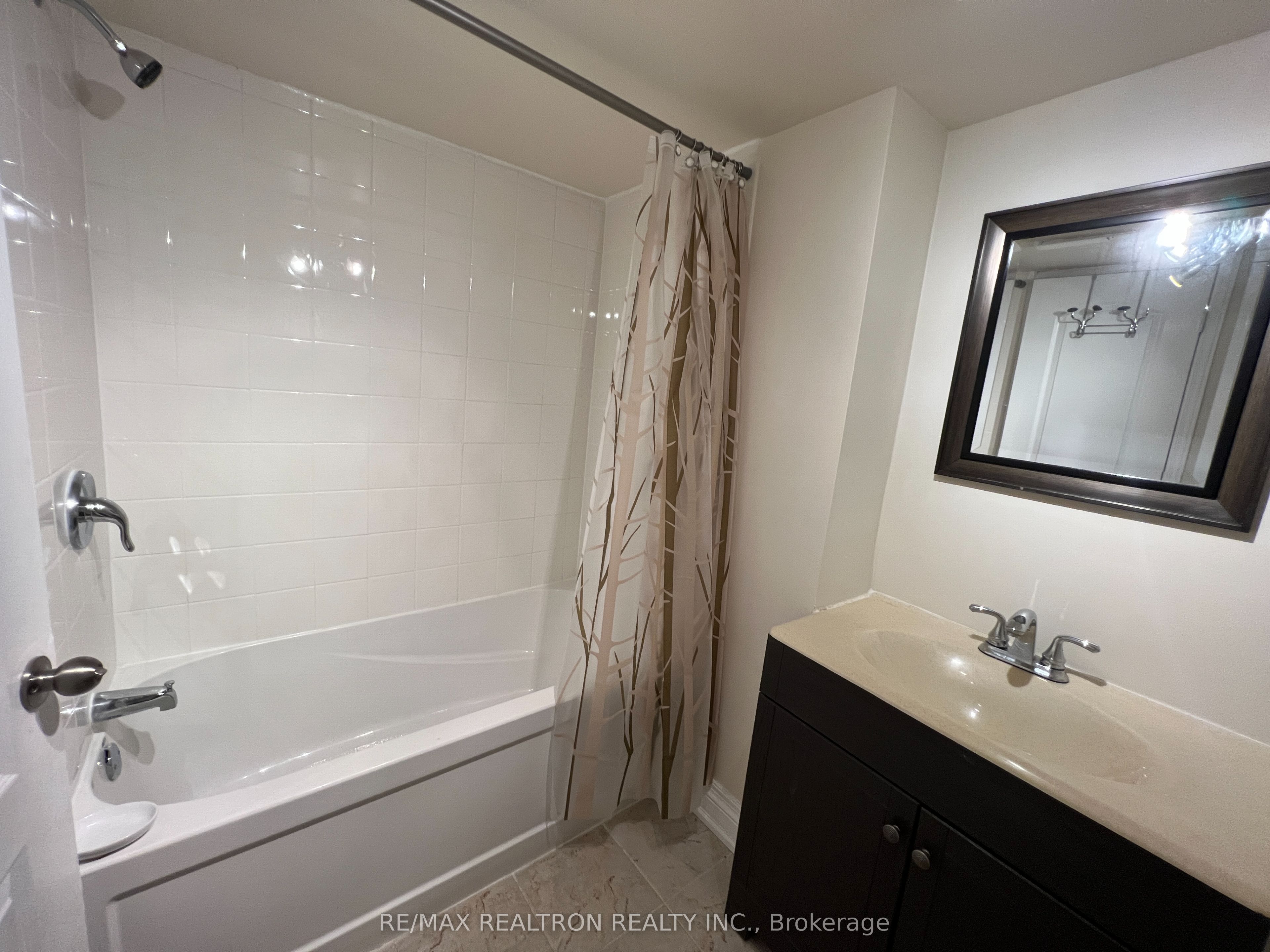 428 Paliser Crescent N Property Photo 8