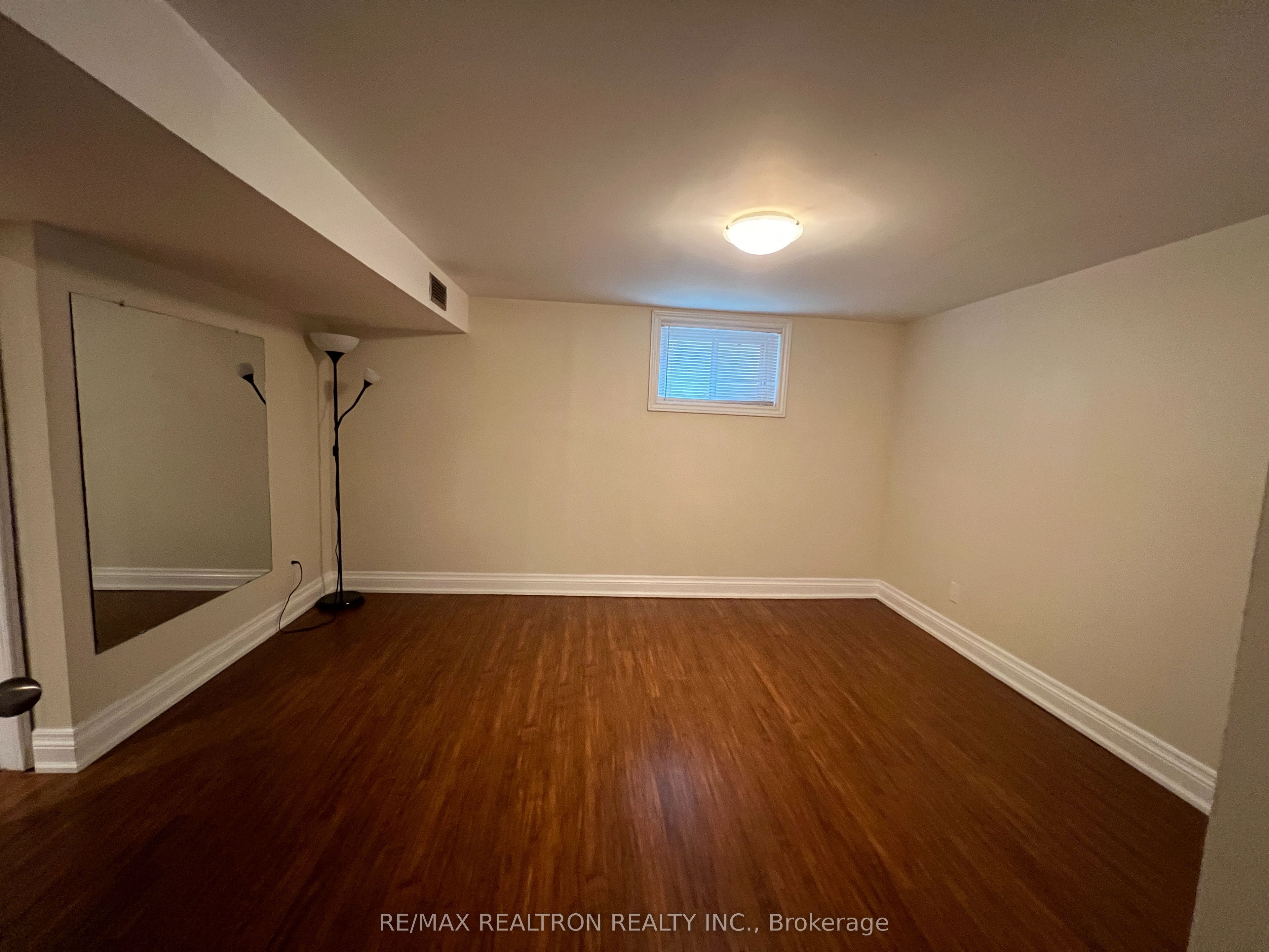 428 Paliser Crescent N Property Photo 12