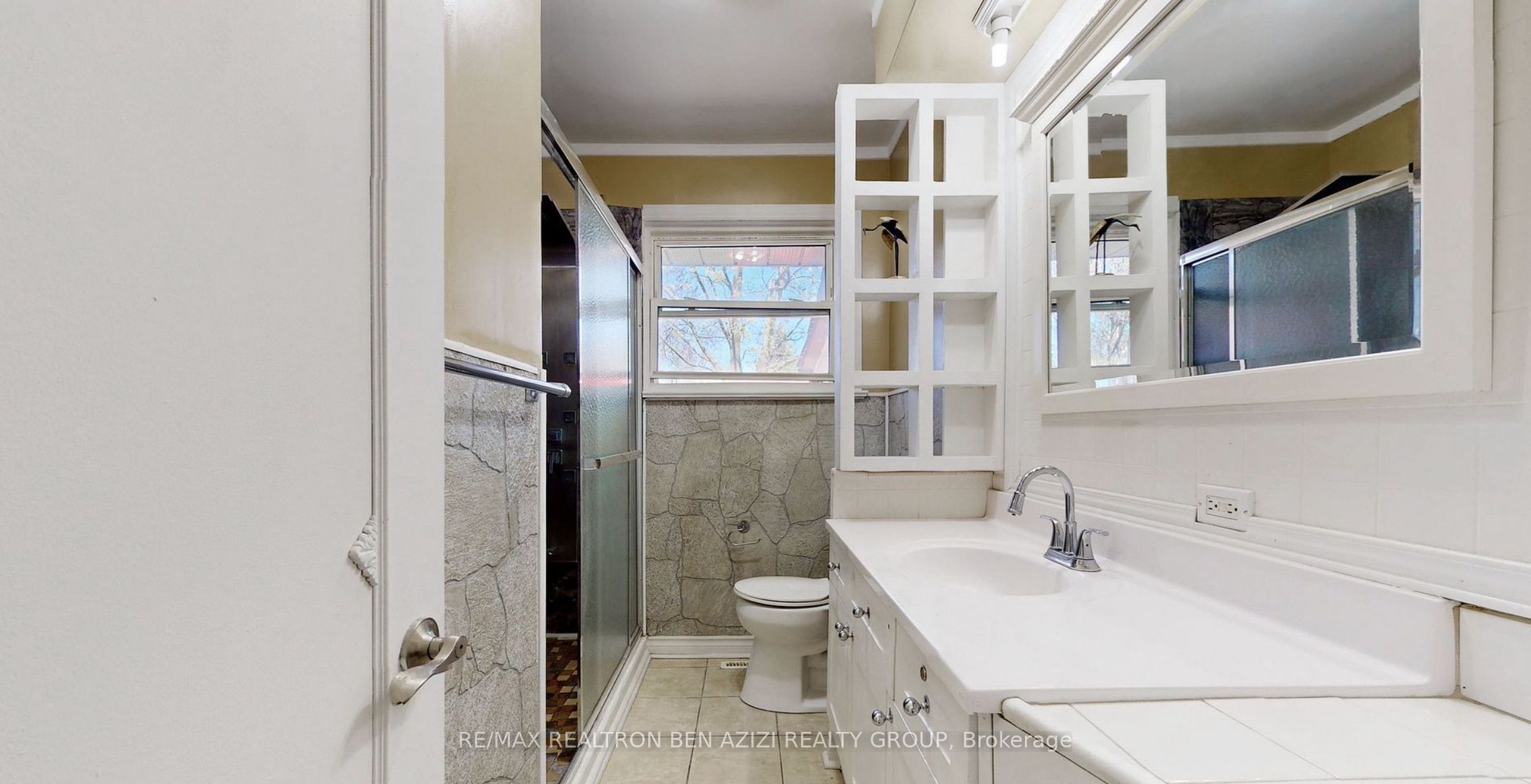 49 Don Mor Drive Main Property Photo 16