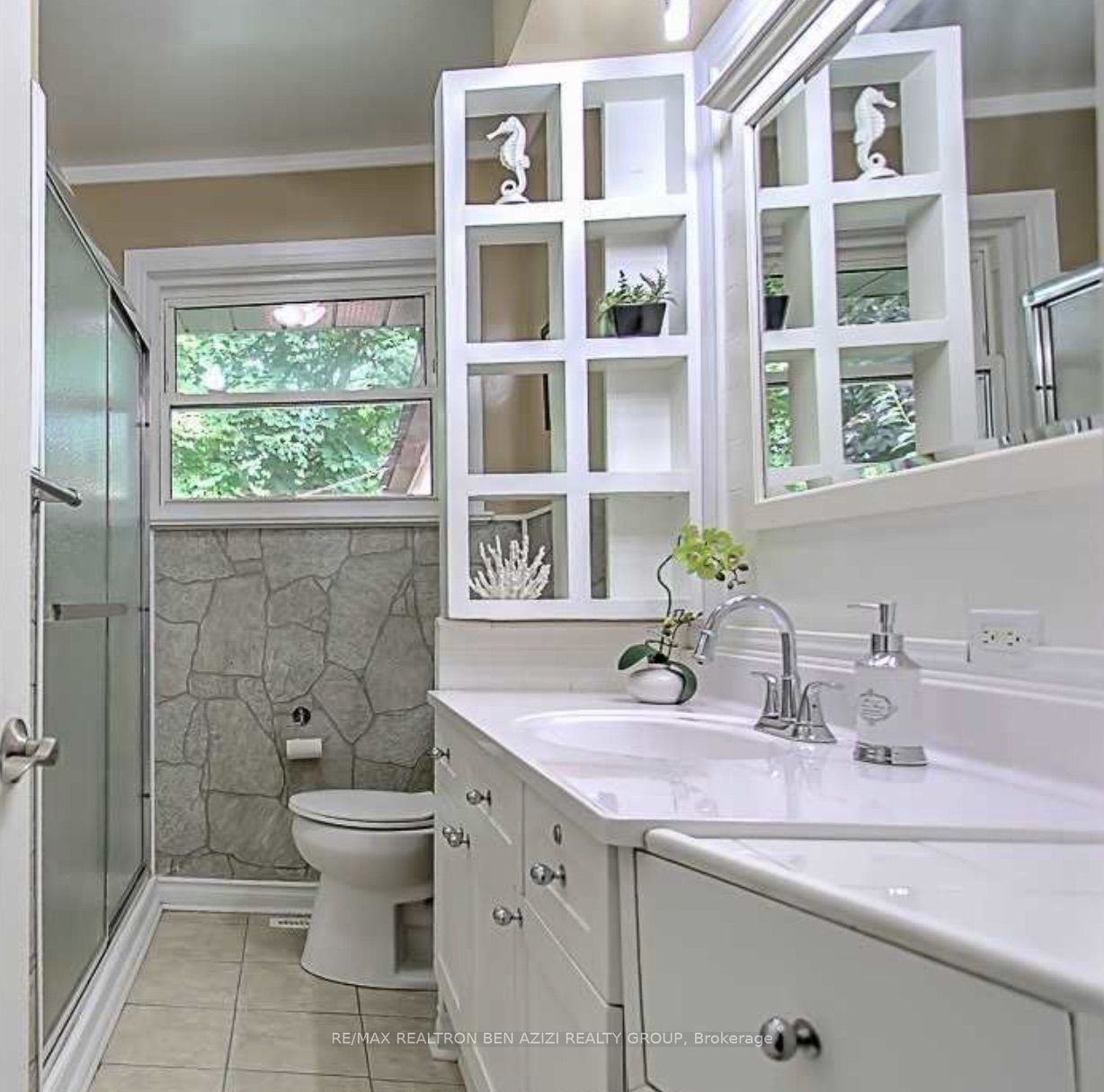 49 Don Mor Drive Main Property Photo 17