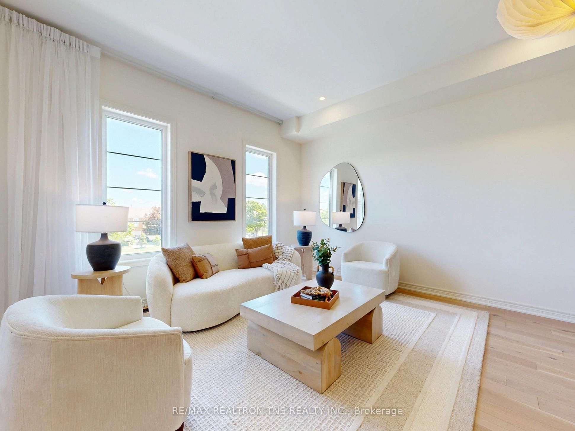 9442 Bayview Avenue Property Photo 3