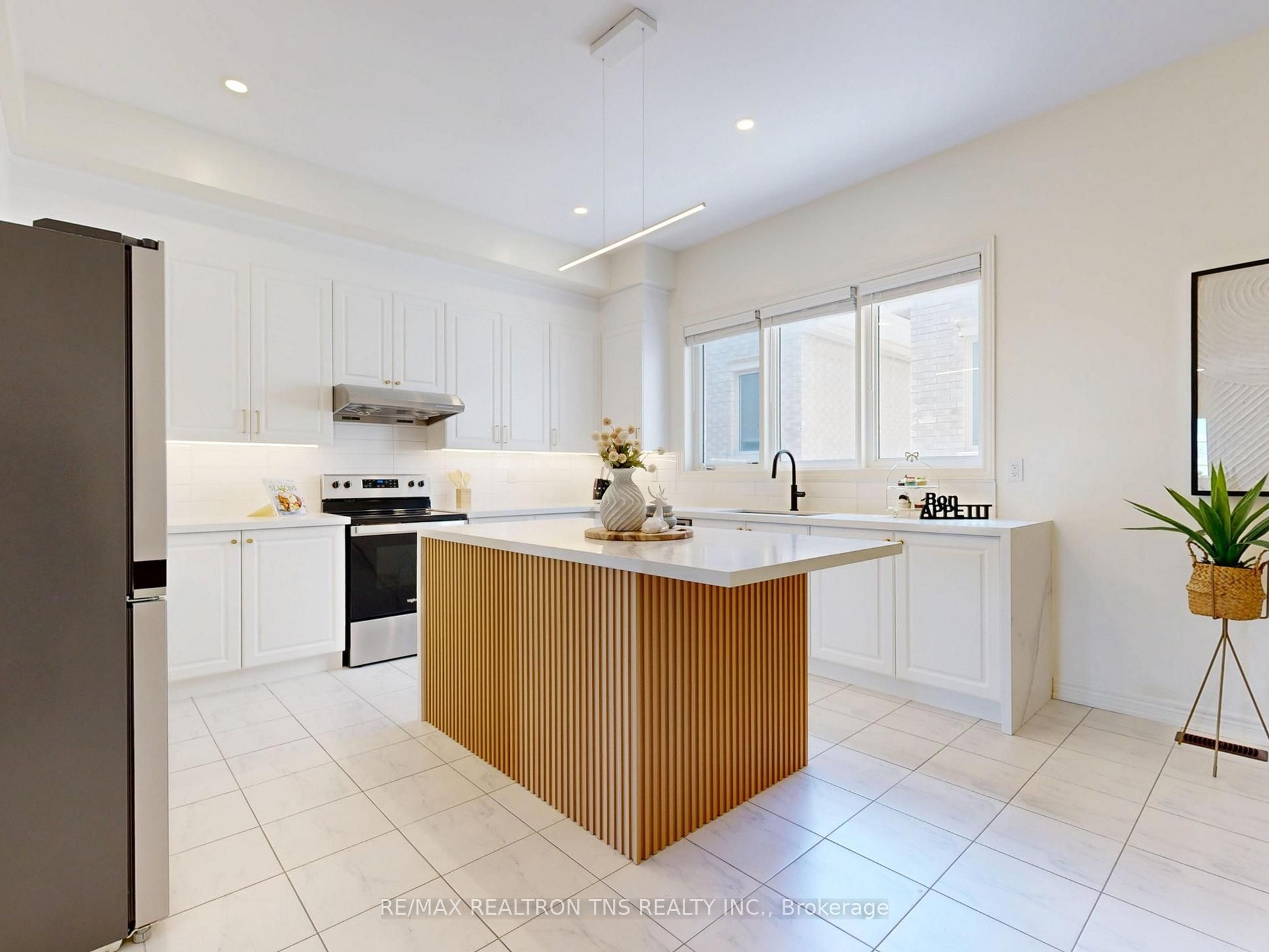 9442 Bayview Avenue Property Photo 7