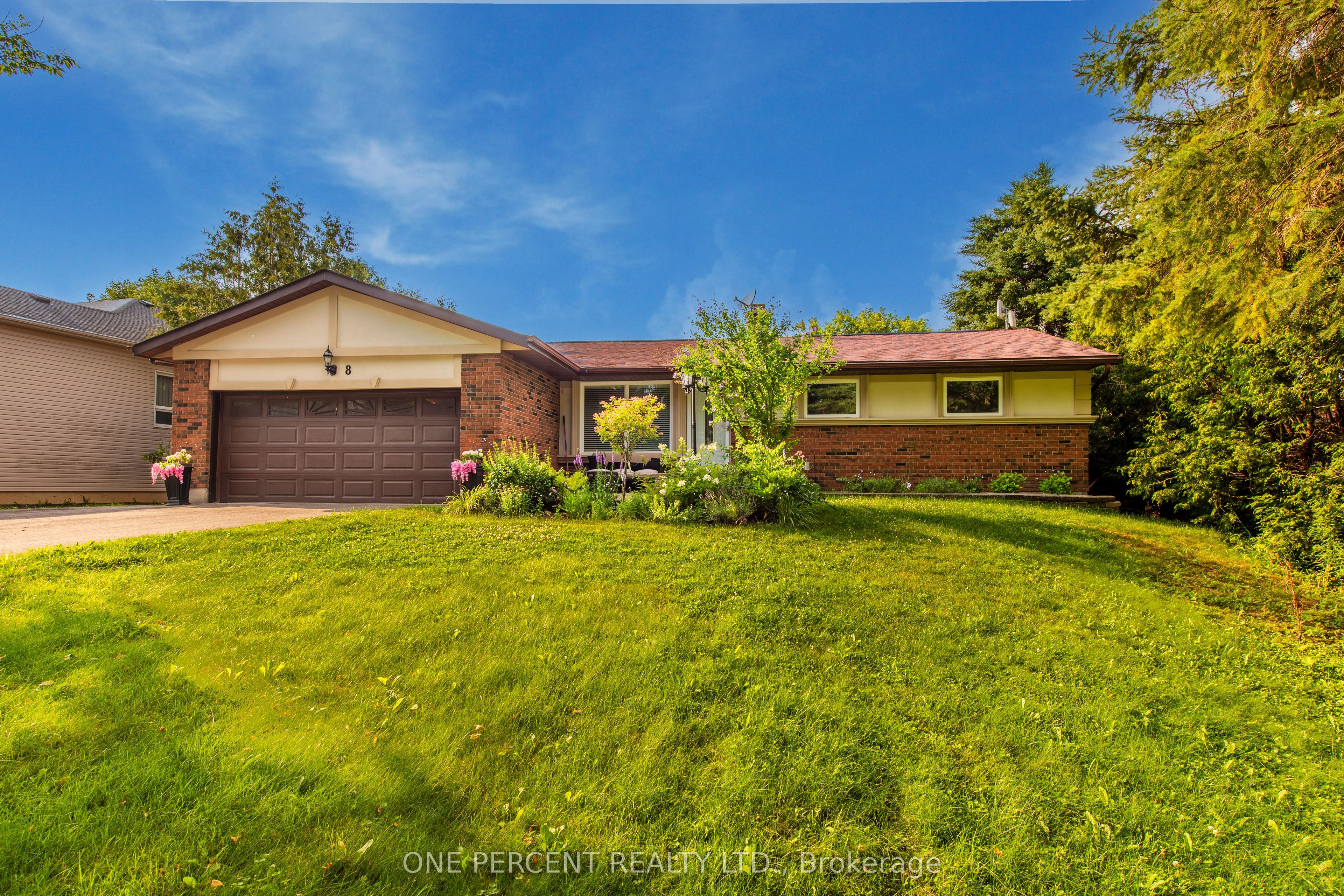 8 Cardwell Court Property Photo 1