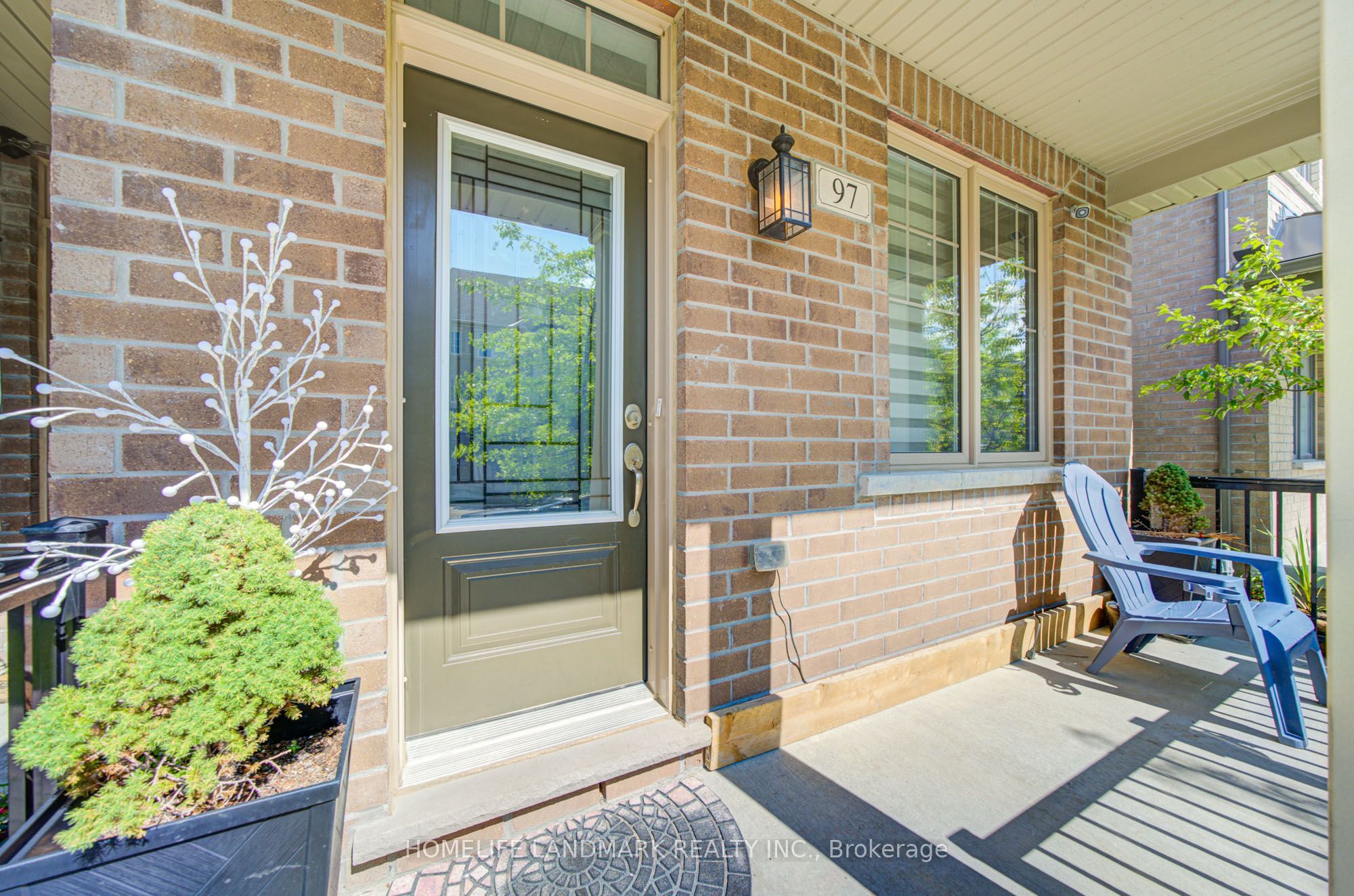 97 Cornell Centre Boulevard Property Photo 2