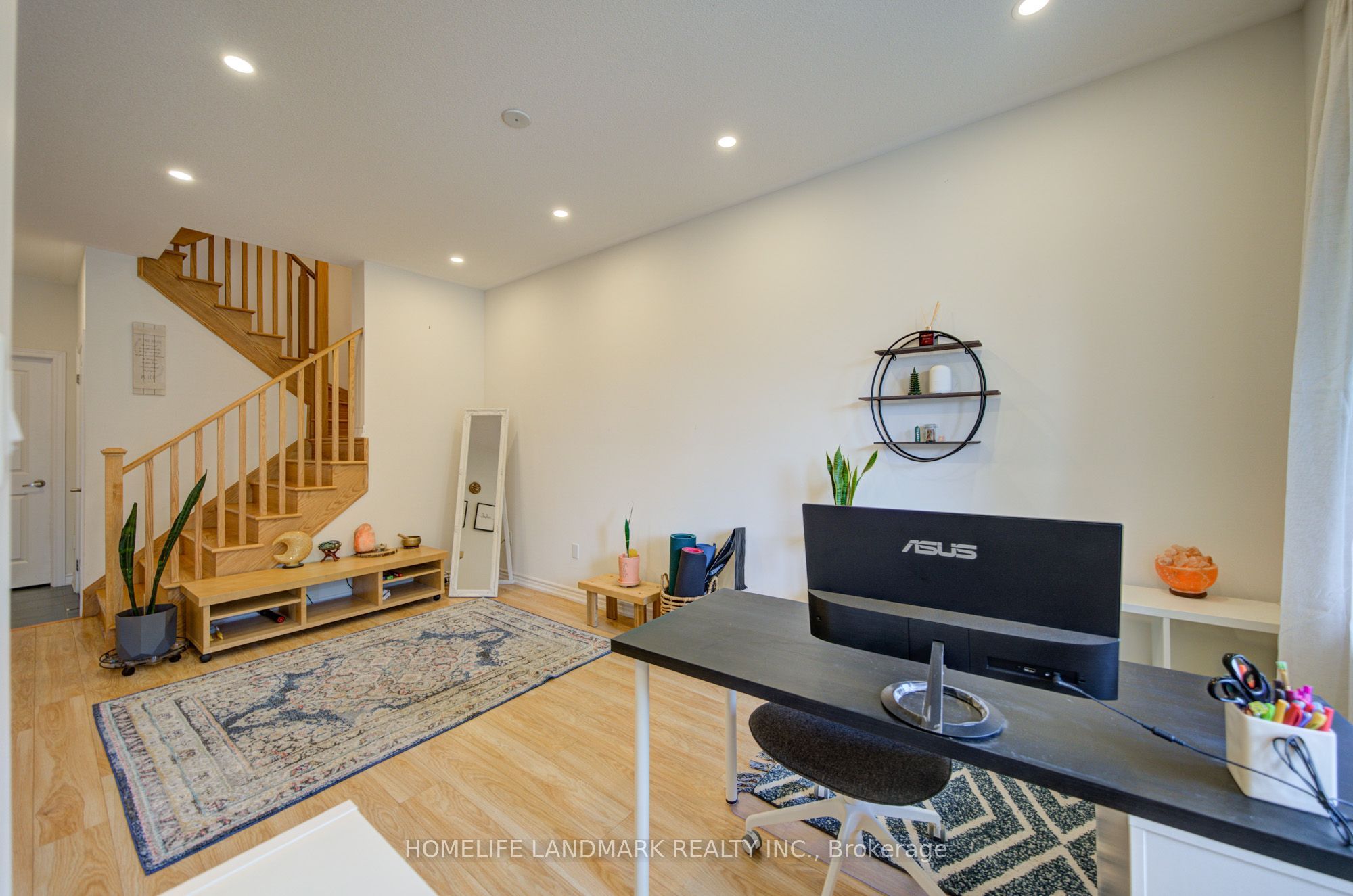 97 Cornell Centre Boulevard Property Photo 5