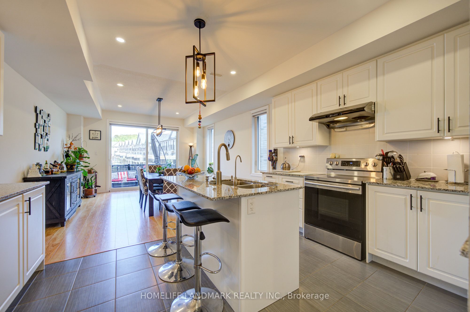 97 Cornell Centre Boulevard Property Photo 10