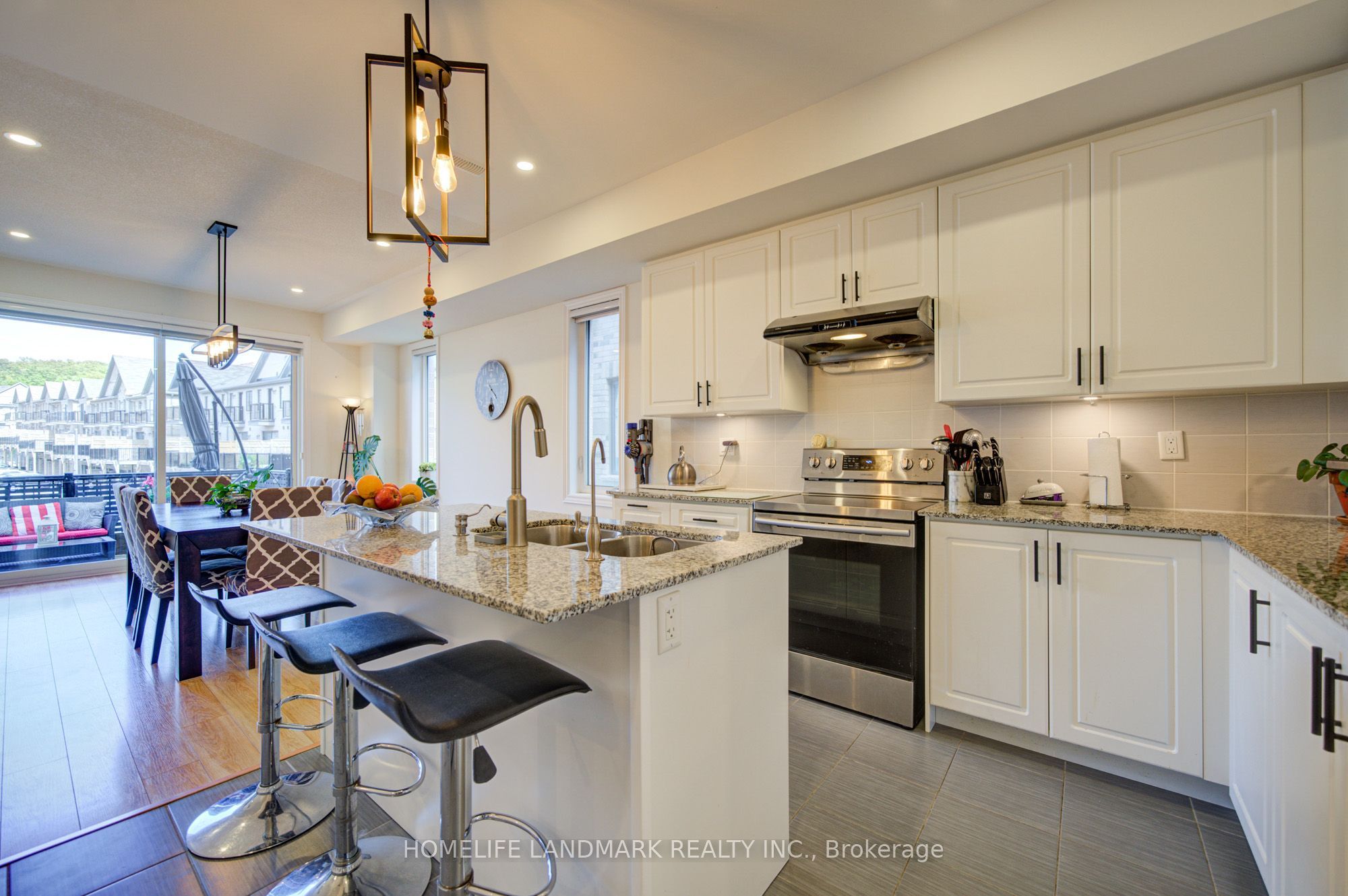97 Cornell Centre Boulevard Property Photo 11