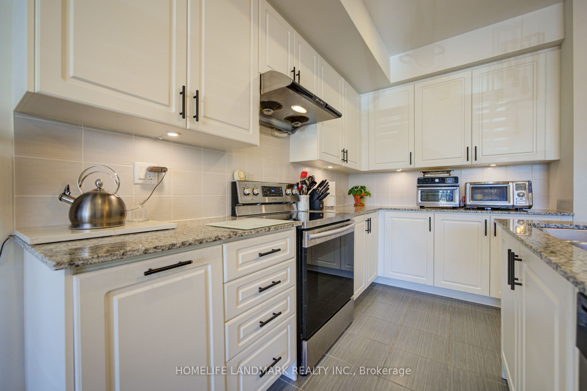97 Cornell Centre Boulevard Property Photo 12