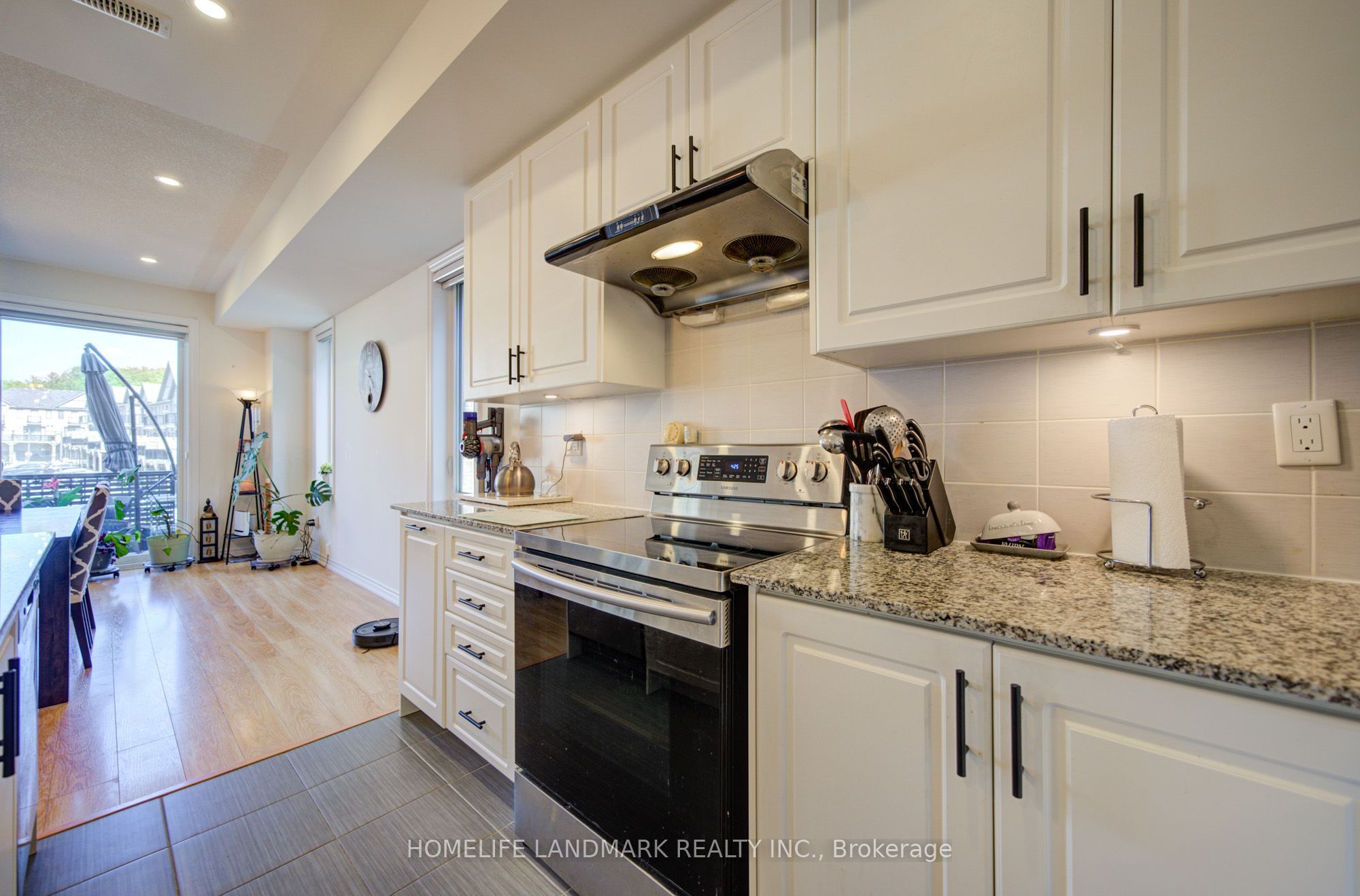 97 Cornell Centre Boulevard Property Photo 13