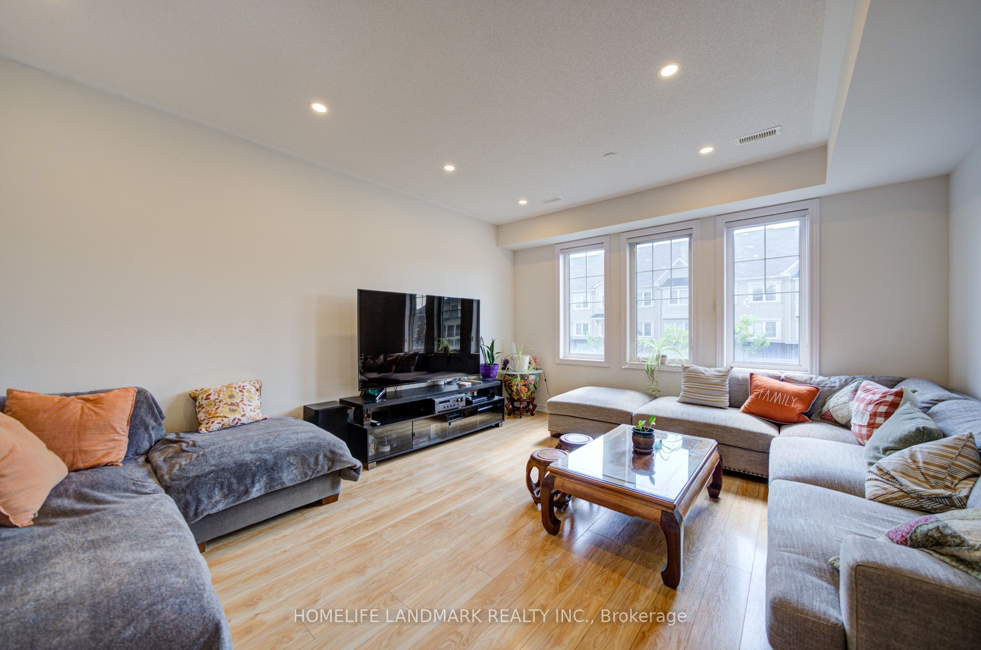 97 Cornell Centre Boulevard Property Photo 25
