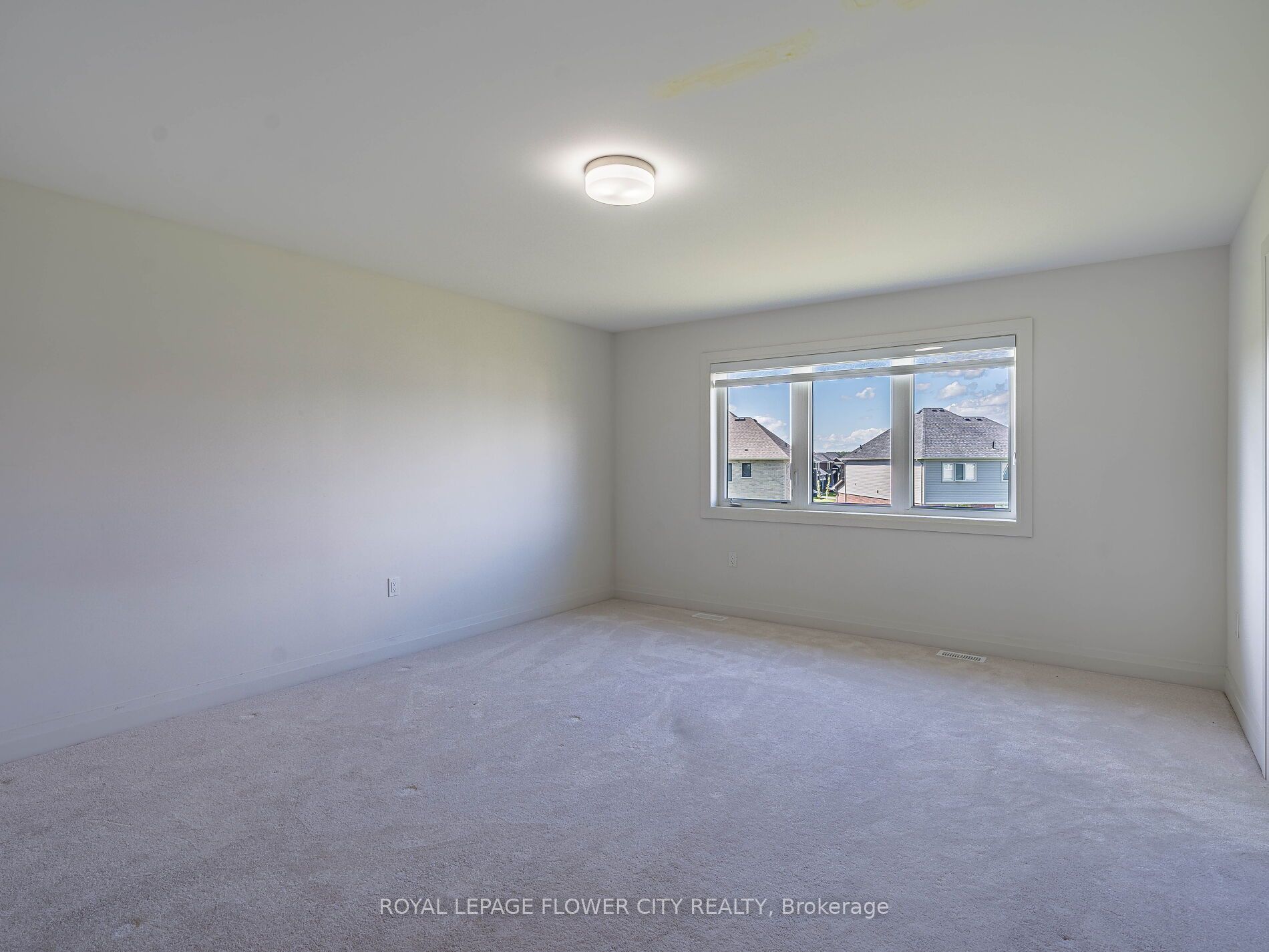 26 Hummingbird Grove Property Photo 27