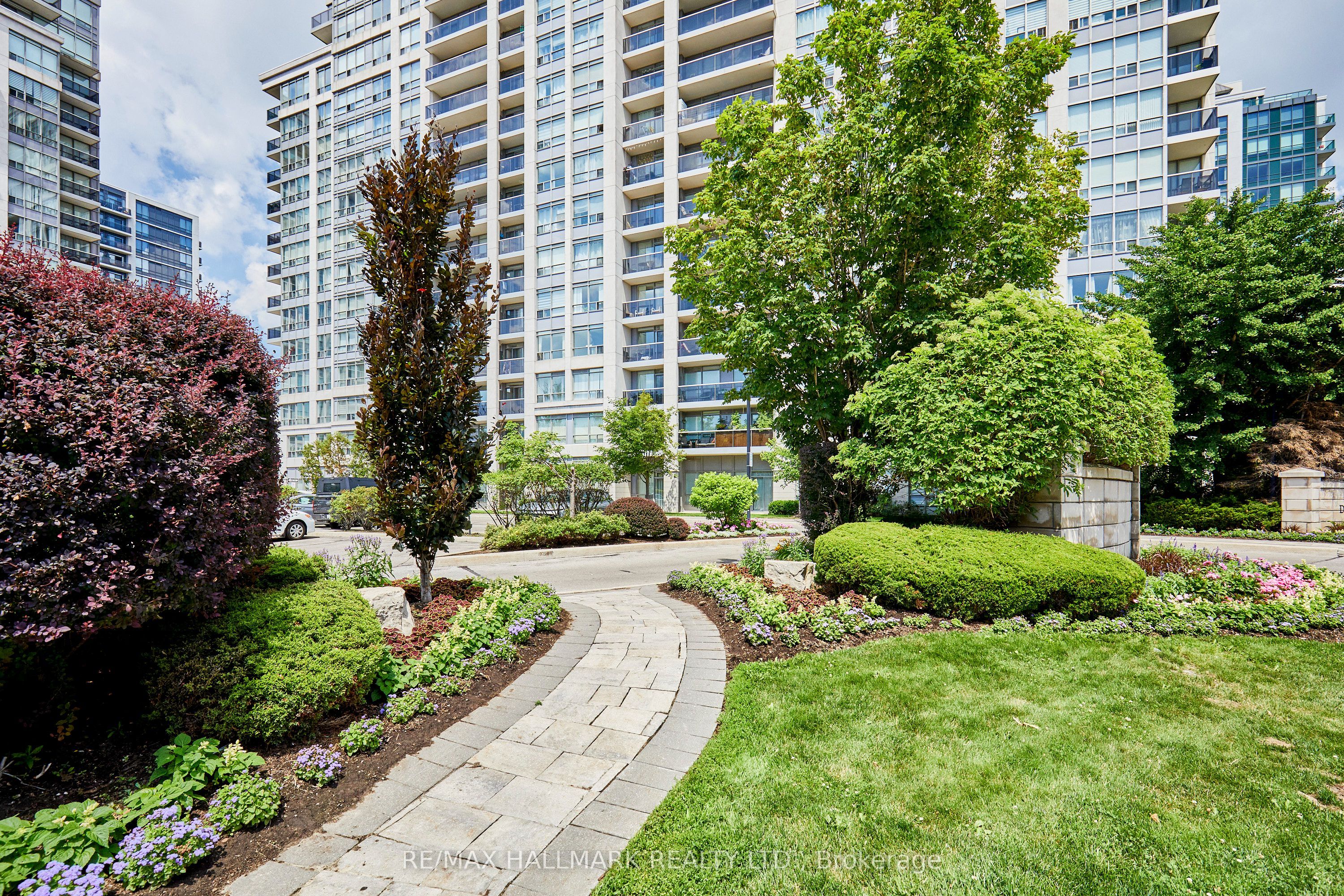60 Disera Drive 307 Property Photo 2