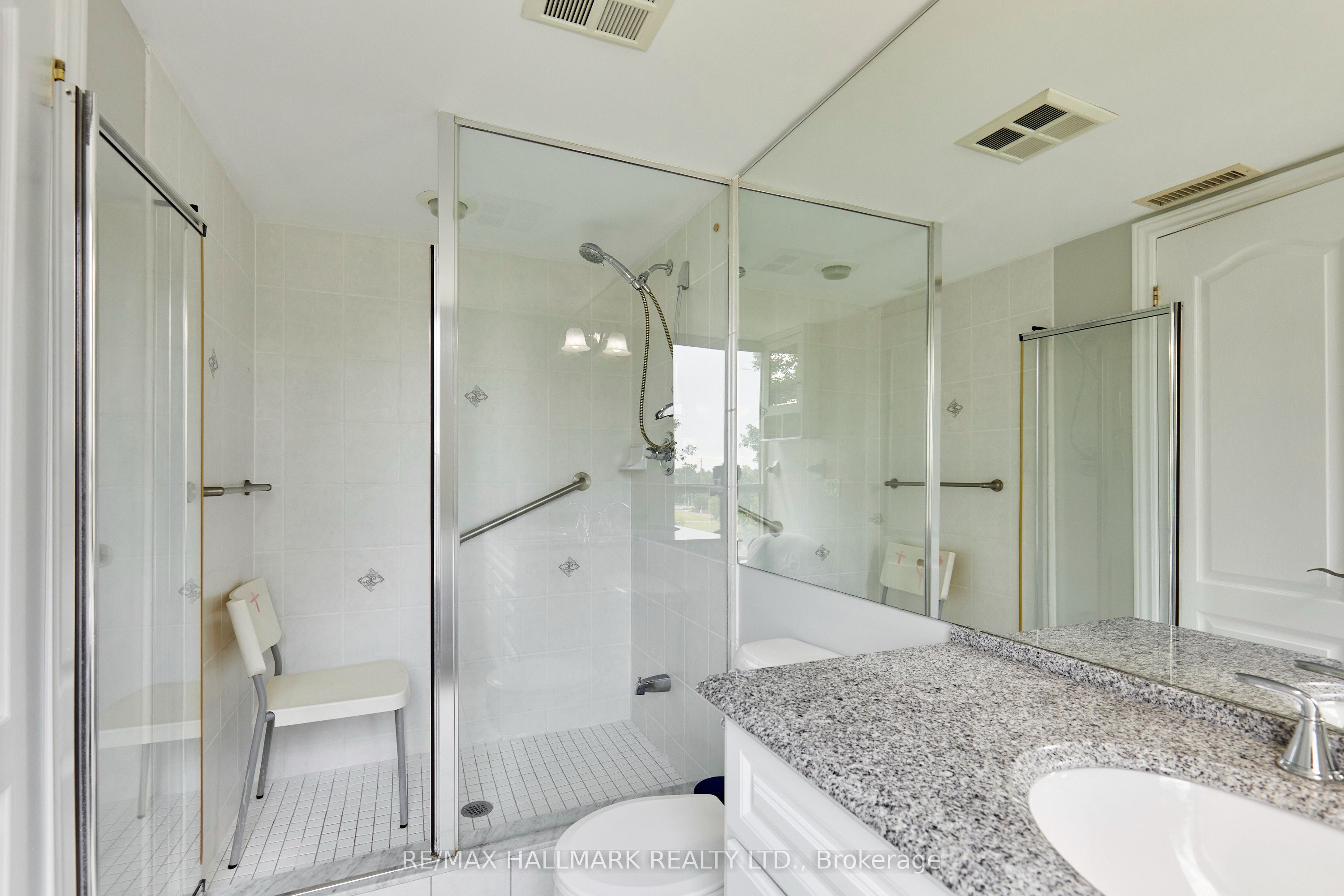 60 Disera Drive 307 Property Photo 23