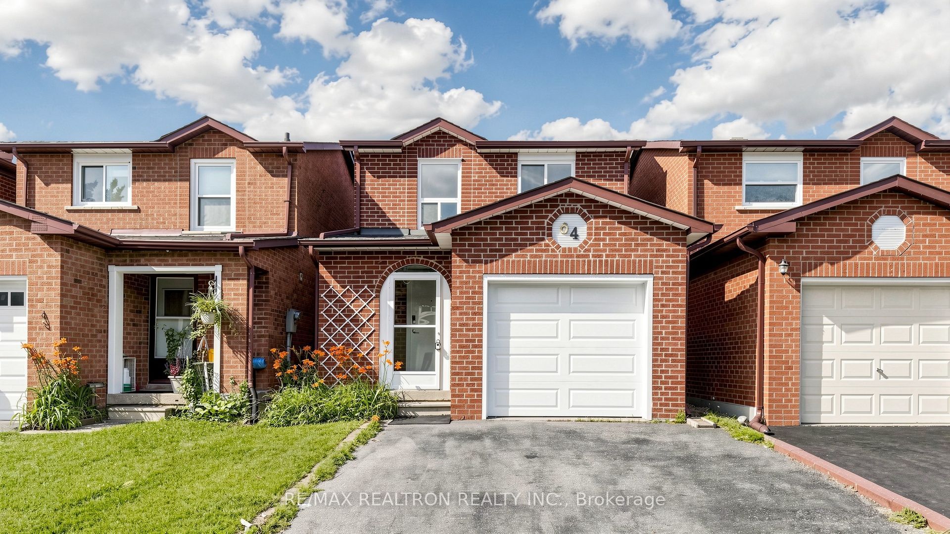 64 Dunbar Crescent Property Photo 1