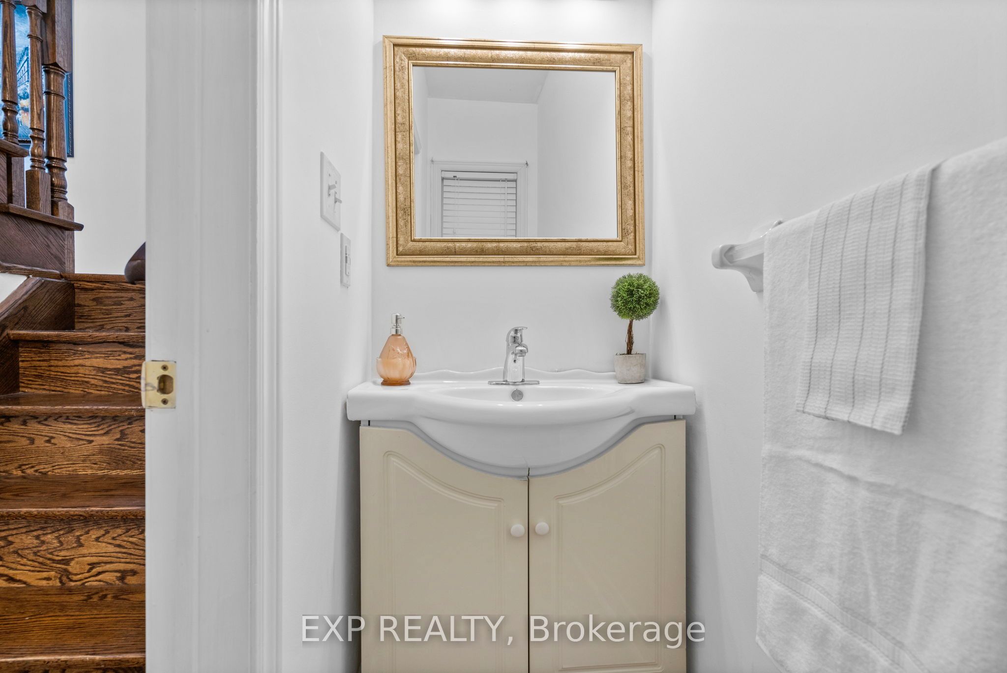 71 Pillar Rock Crescent Property Photo 8