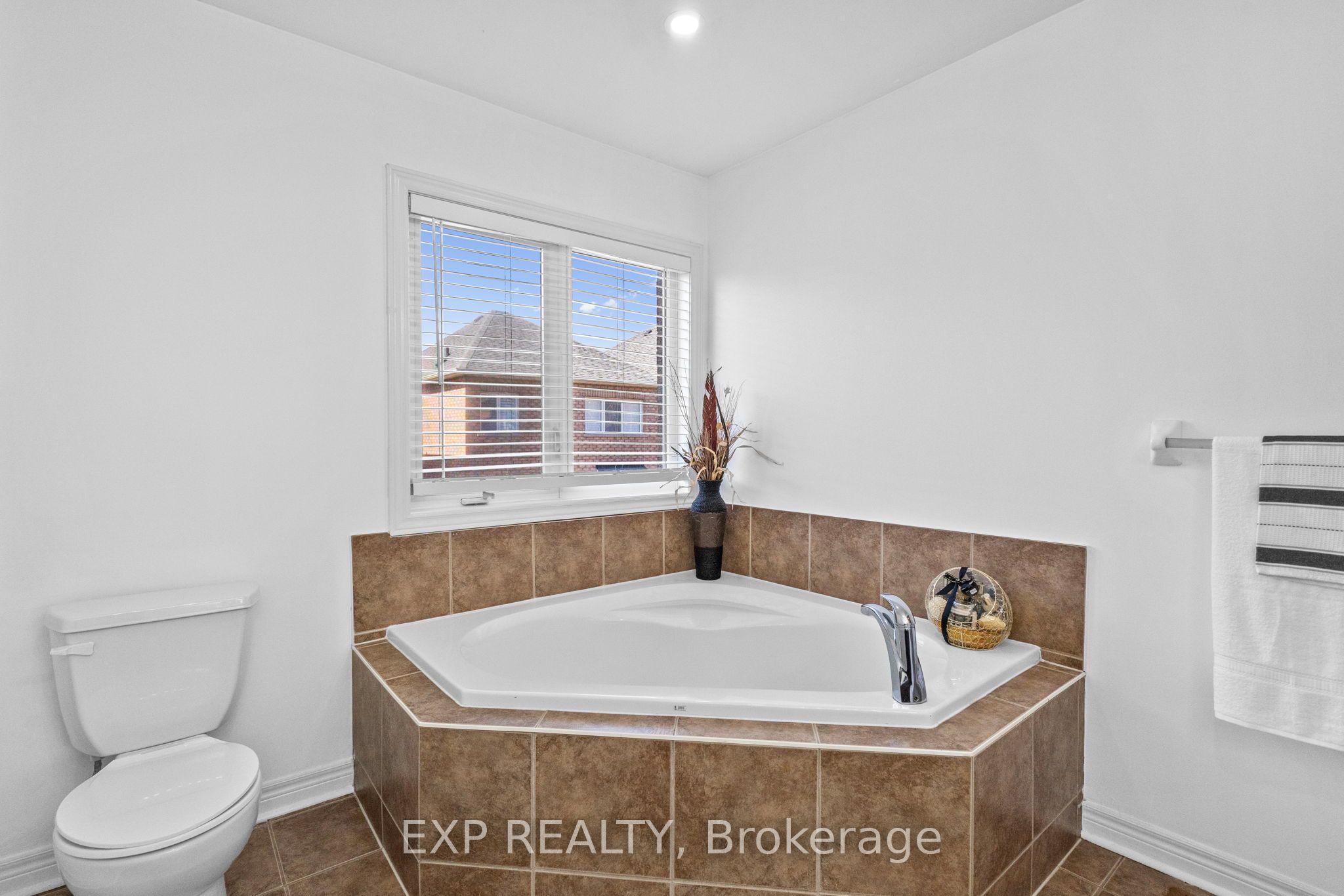 71 Pillar Rock Crescent Property Photo 25